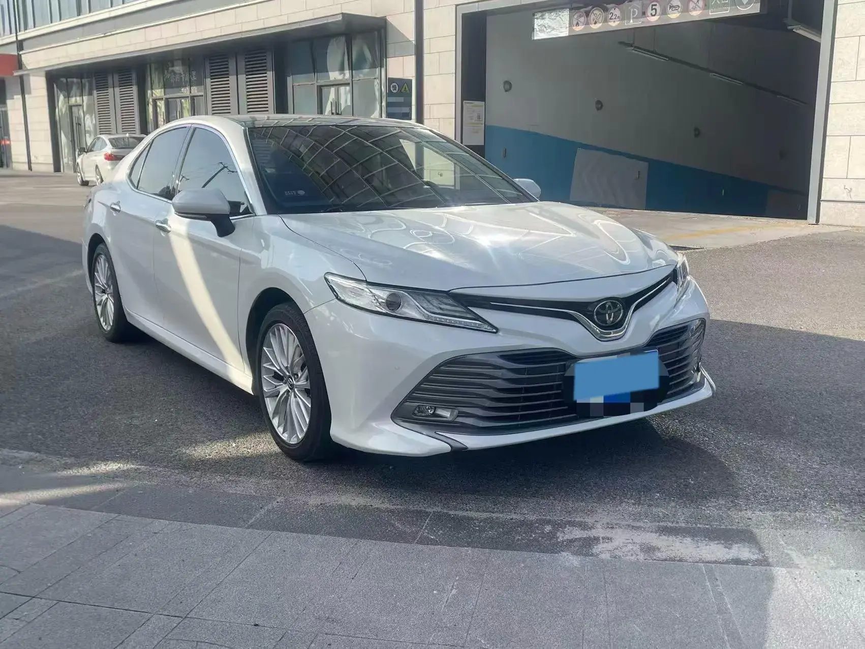 2019 TOYOTA CAMRY thumbnail 2