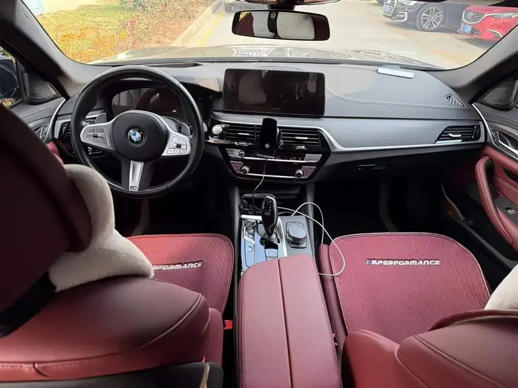 2022 BMW 5 thumbnail 3