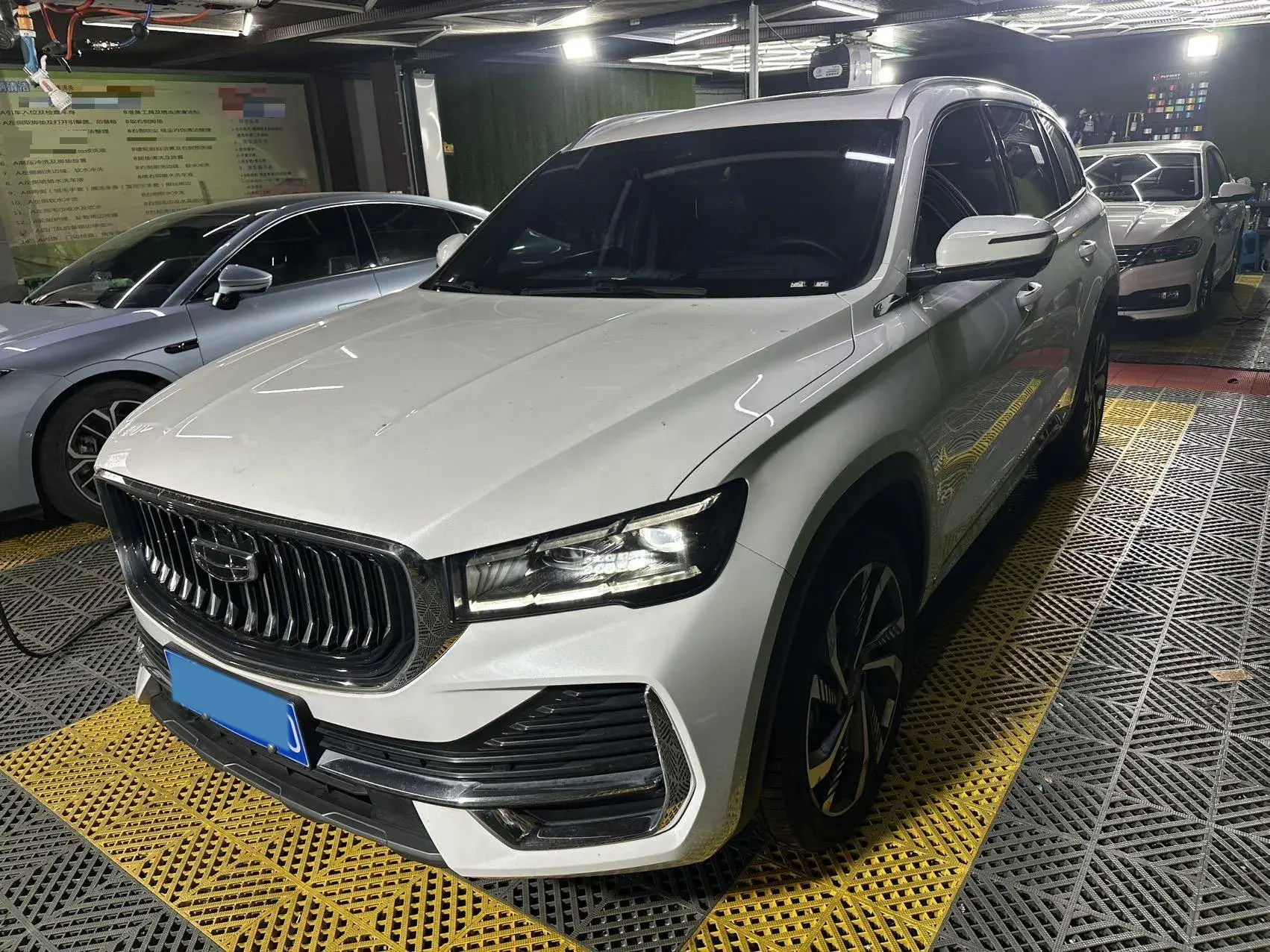 2024 GEELY MONJARO view 1