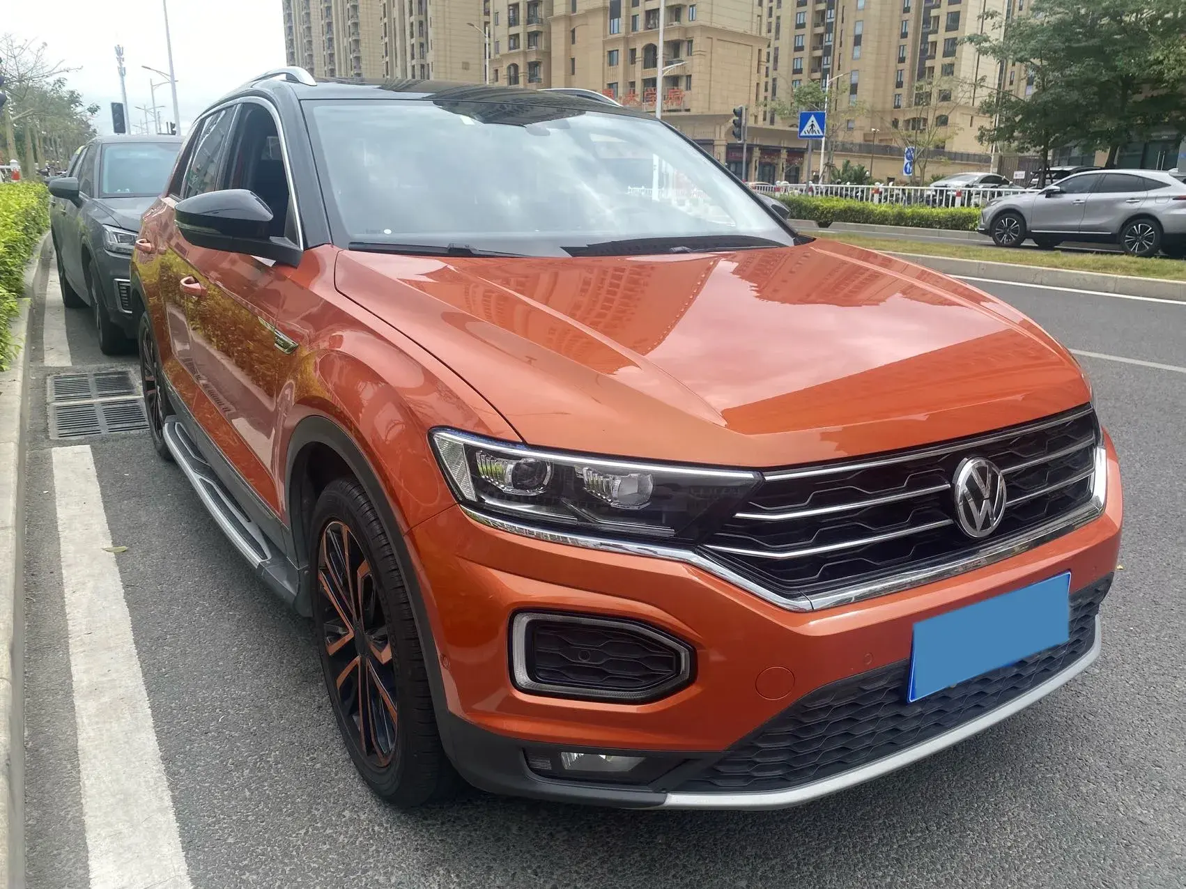 2018 VOLKSWAGEN T-ROC thumbnail 3
