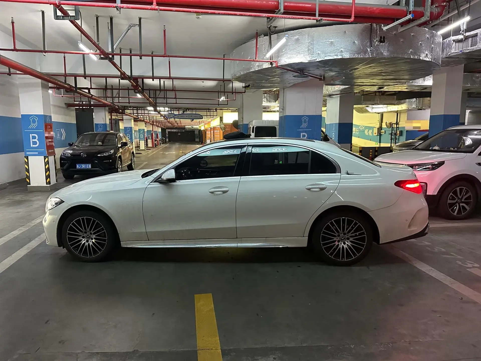 2025 MERCEDES-BENZ C thumbnail 4