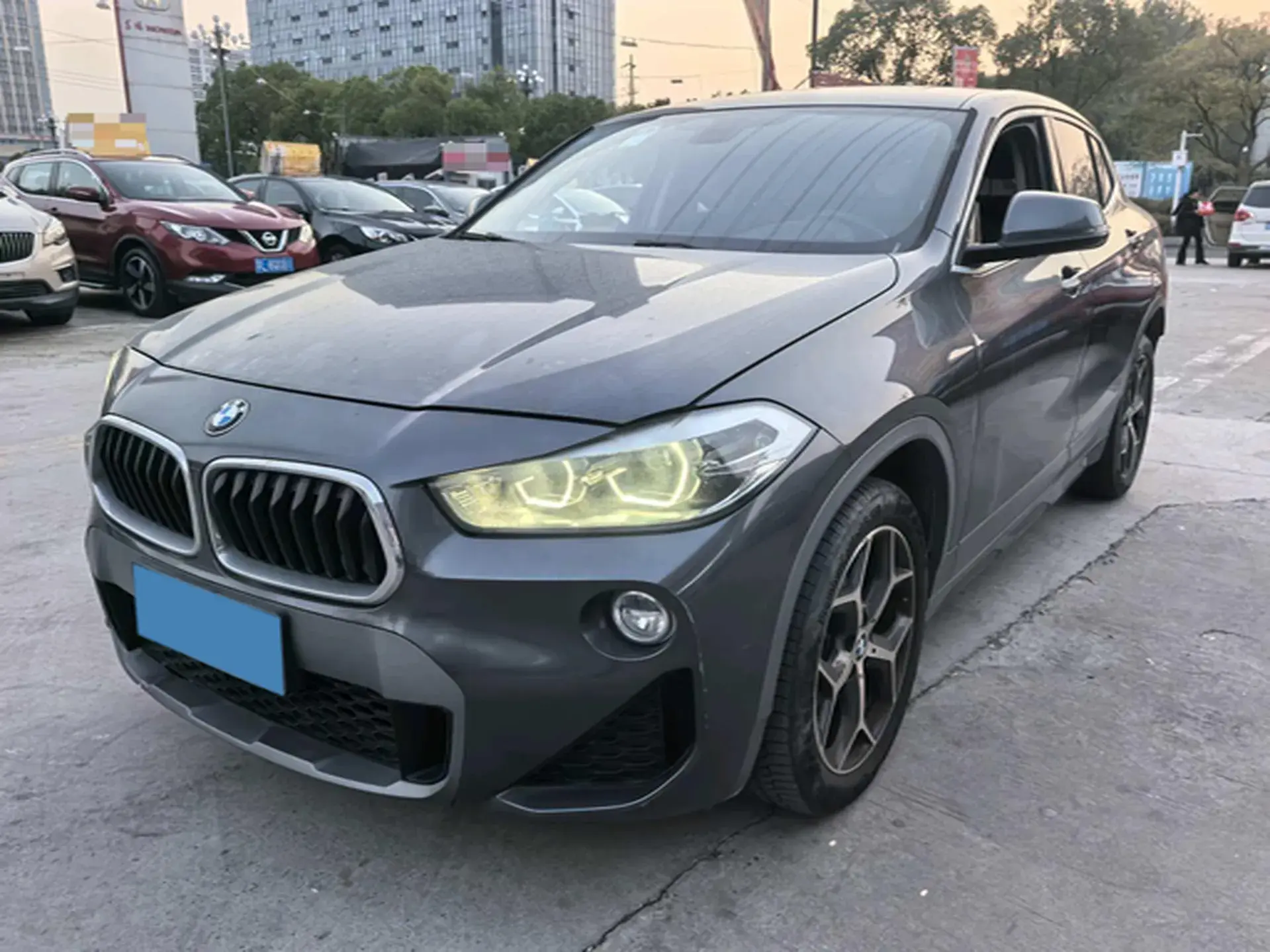 2019 BMW X2 view 1