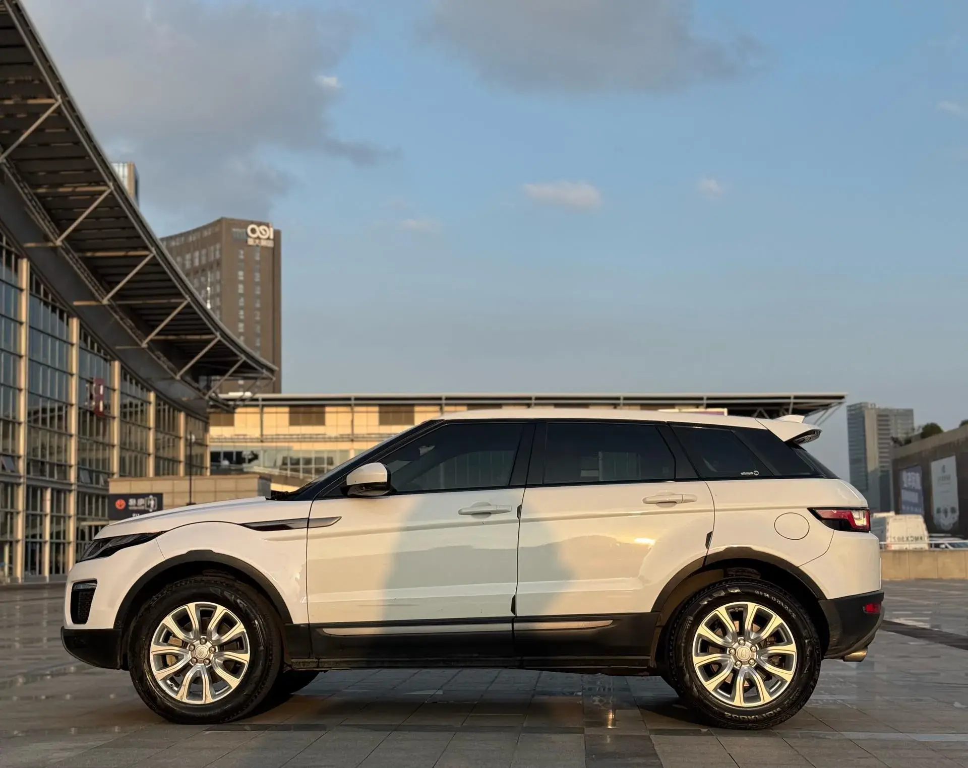 2018 LAND ROVER thumbnail 3