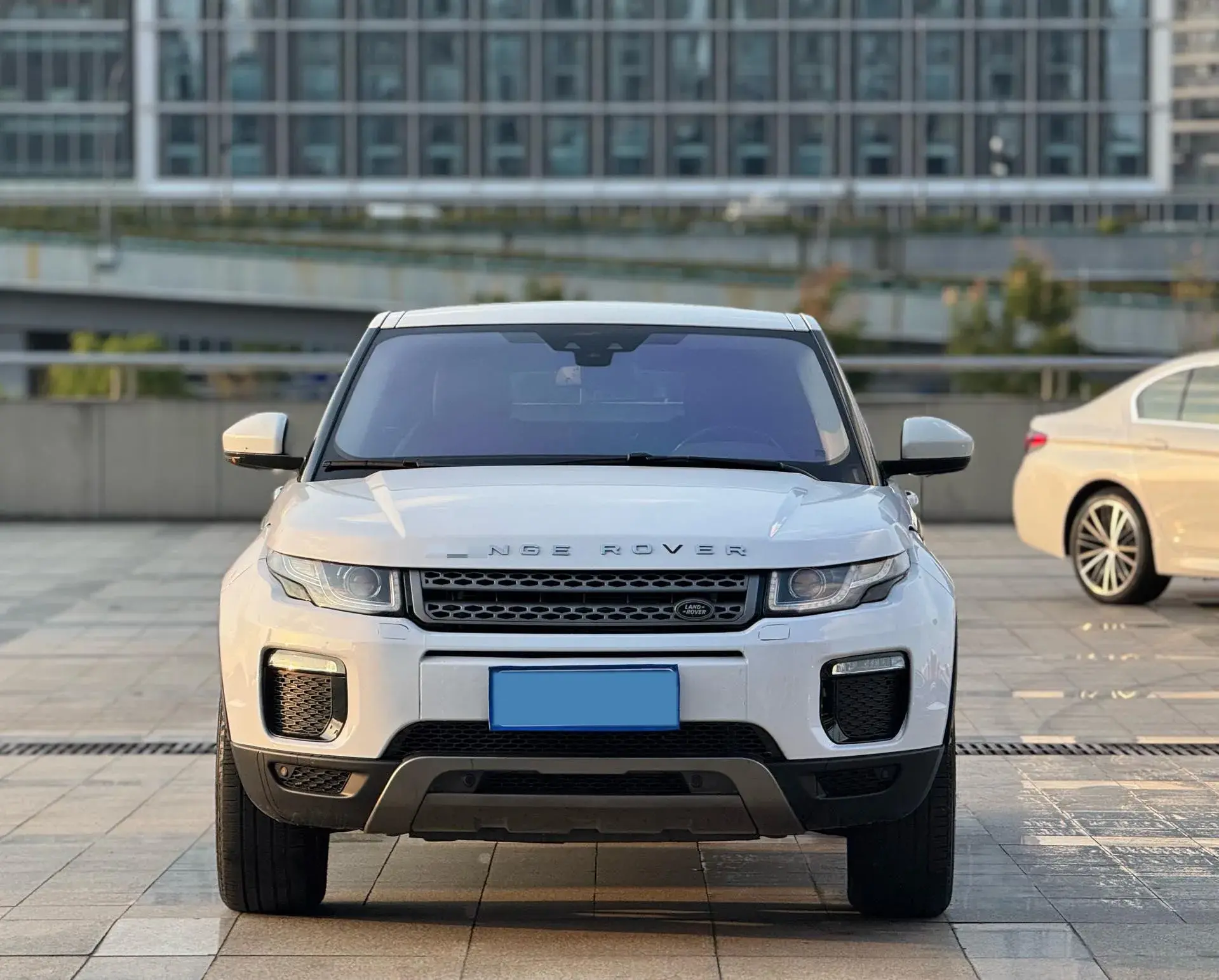 2018 LAND ROVER thumbnail 2