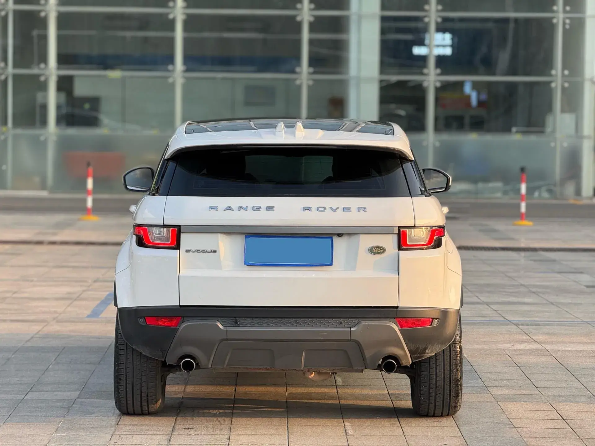 2018 LAND ROVER thumbnail 4