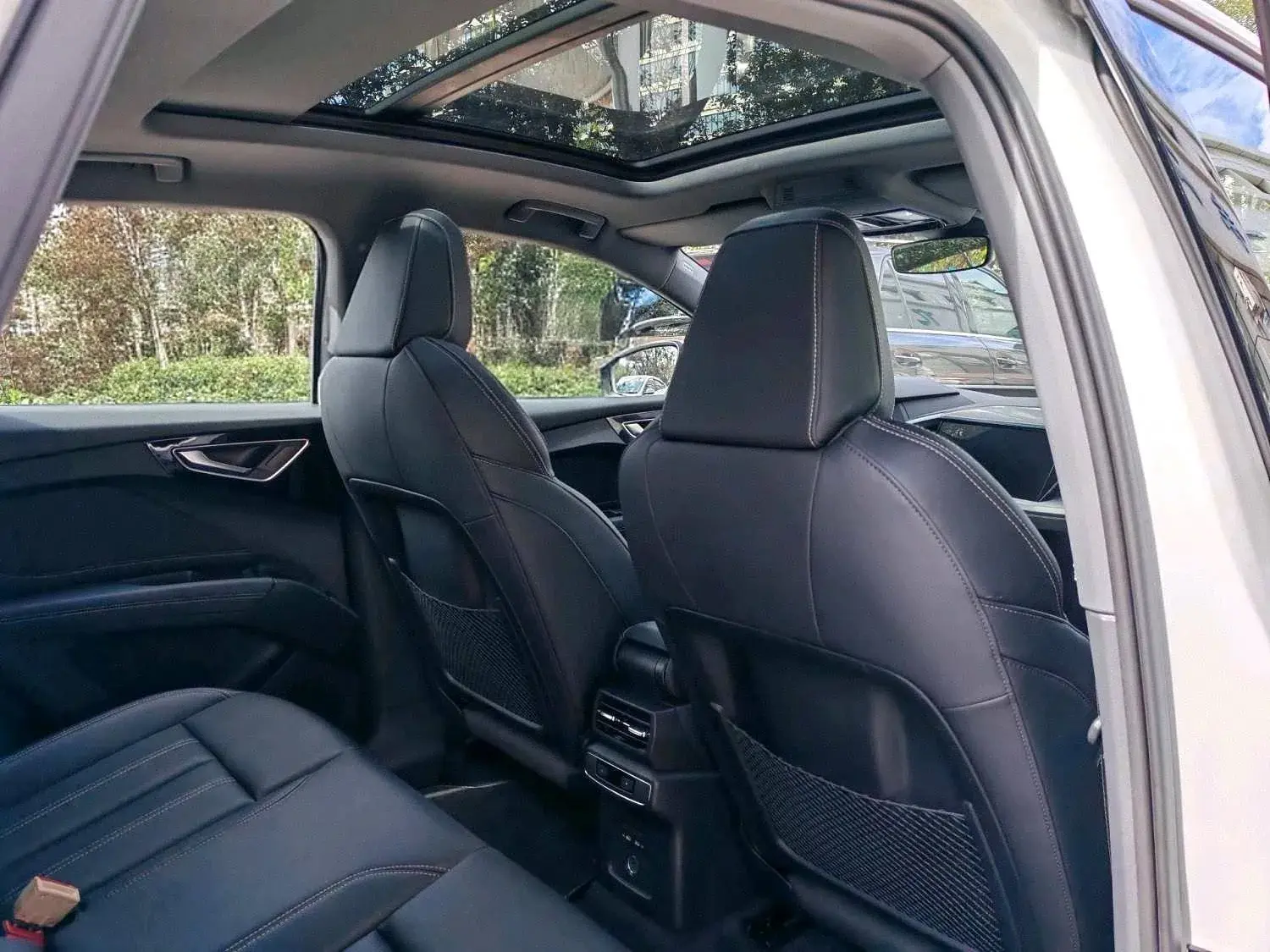 2023 AUDI Q4 thumbnail 3