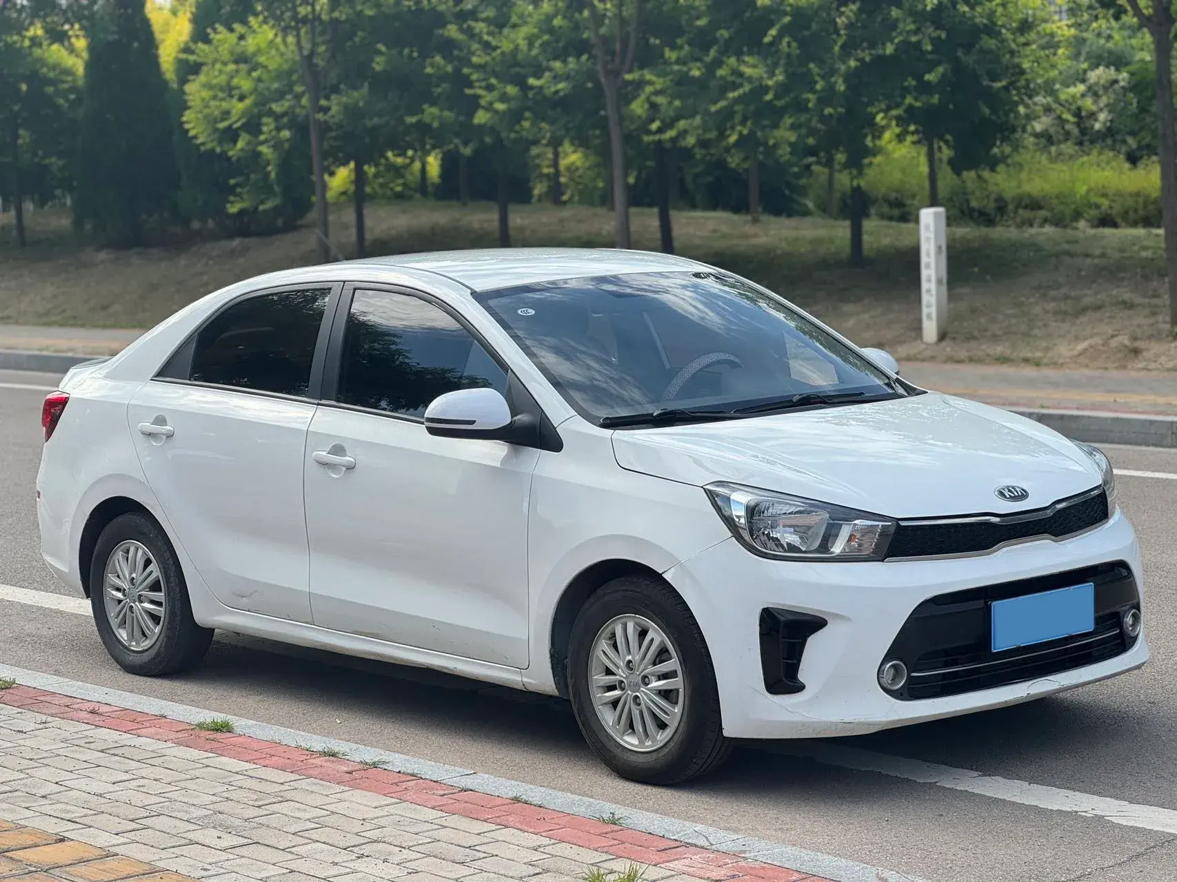 2019 KIA PEGAS thumbnail 3