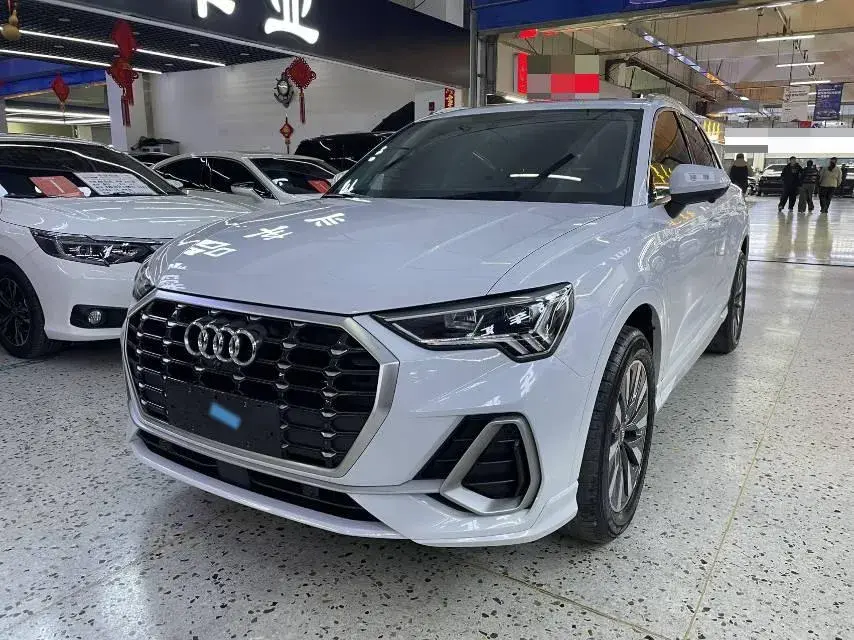 2021 AUDI Q3 view 1