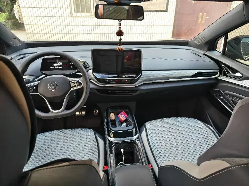 2024 VOLKSWAGEN ID.4 thumbnail 3