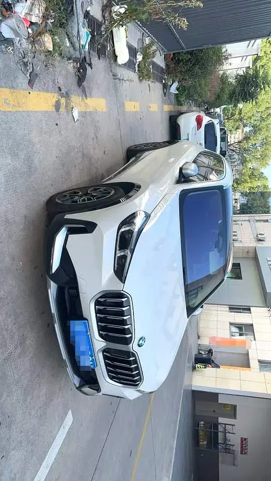 2023 BMW X1 thumbnail 2