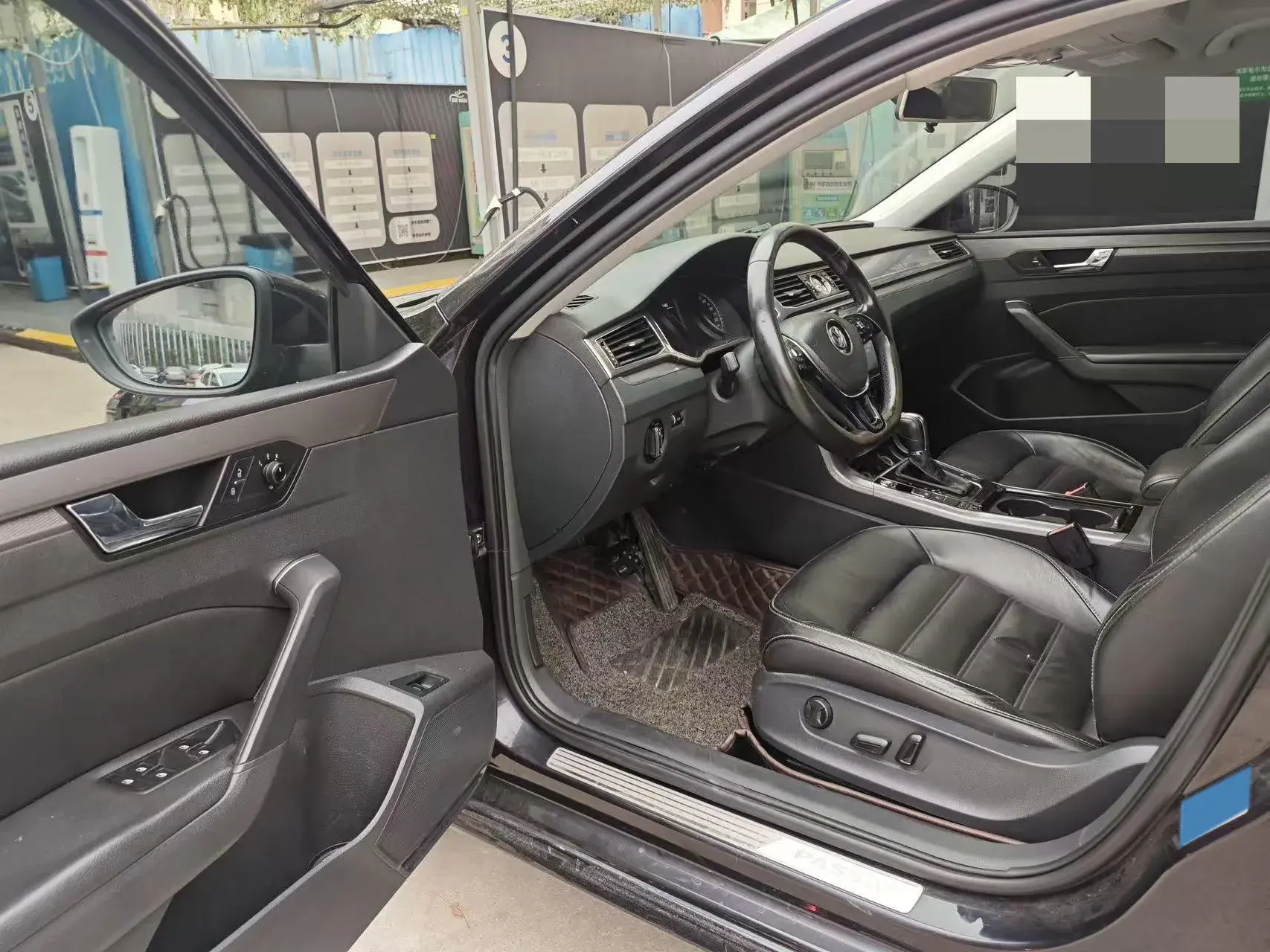 2016 VOLKSWAGEN PASSAT thumbnail 3