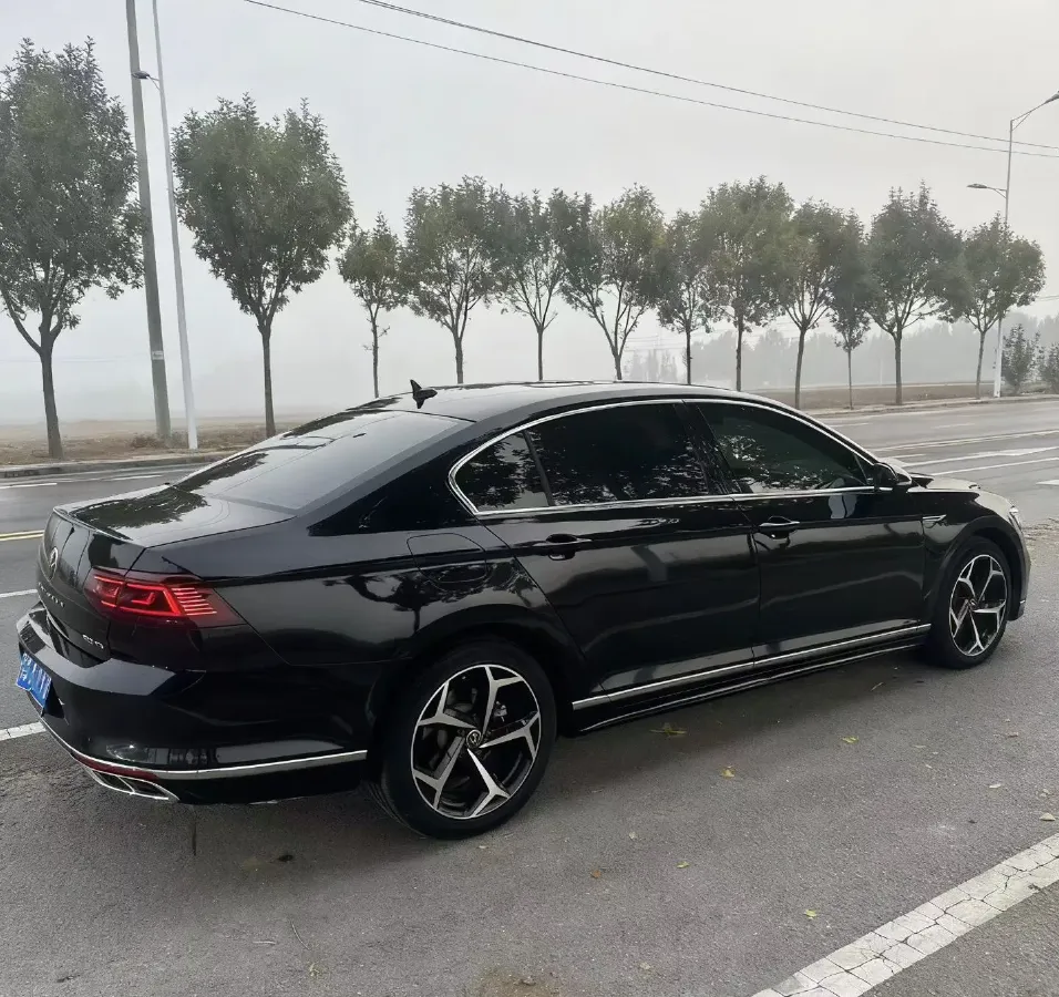 2023 Volkswagen Magotan 2.0T 186HP L4 7DCT,autocango,china used car exporter,china ev exporter,chinese used car exporter,chinese used ev exporter