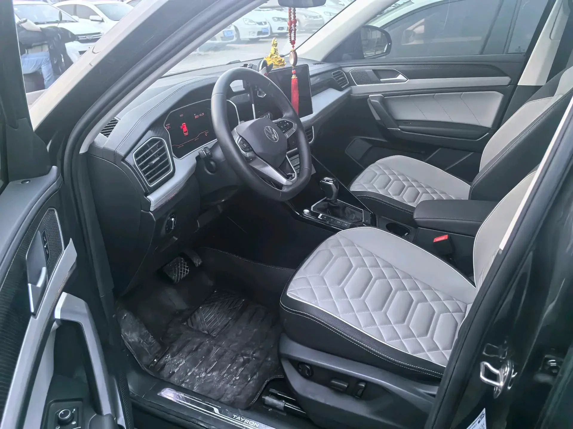 2024 VOLKSWAGEN TAYRON thumbnail 4
