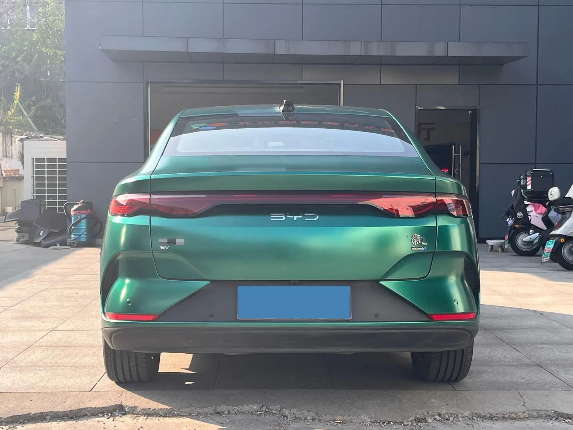 2025 BYD QINL thumbnail 3