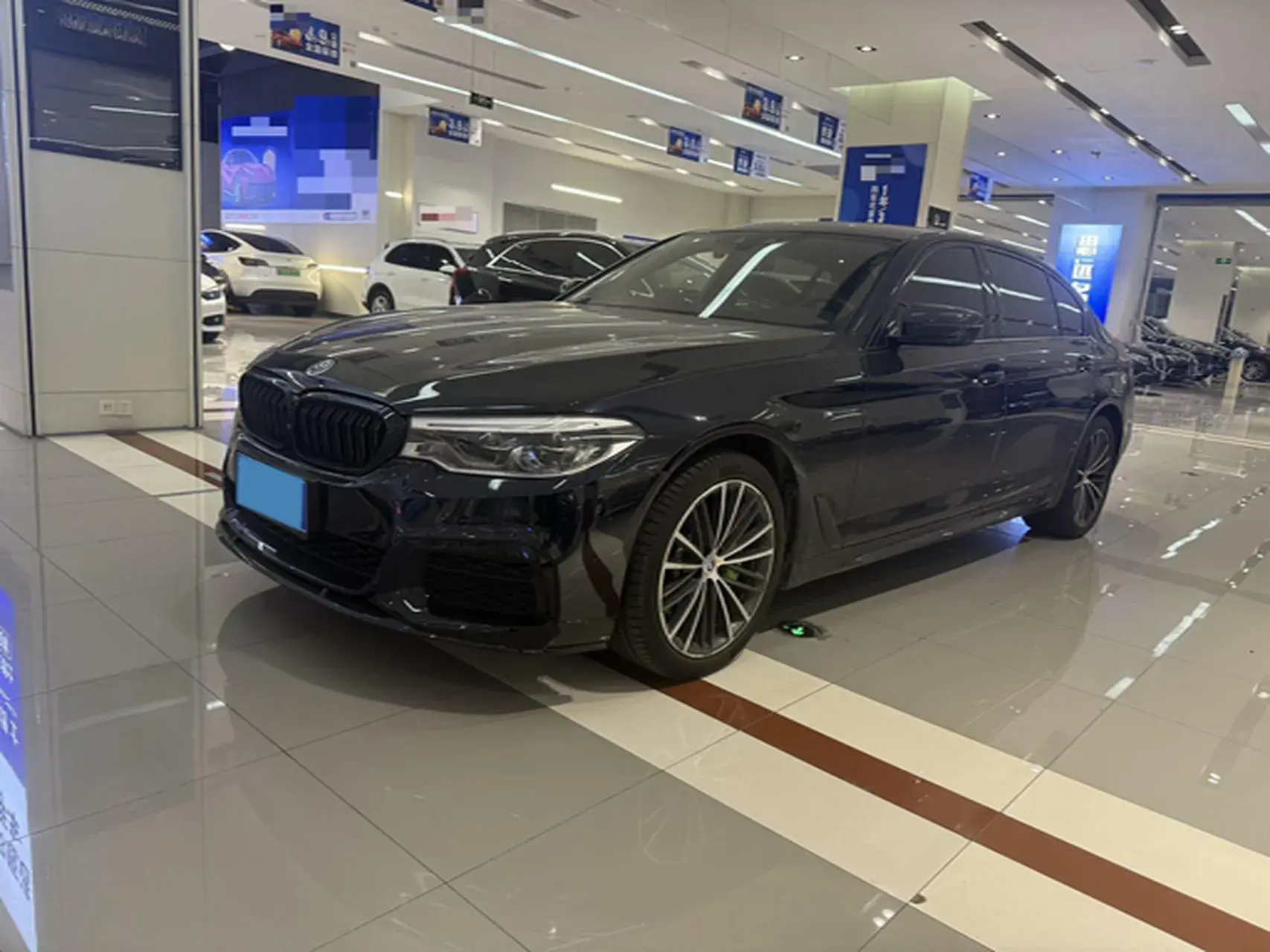 2020 BMW 5 view 1