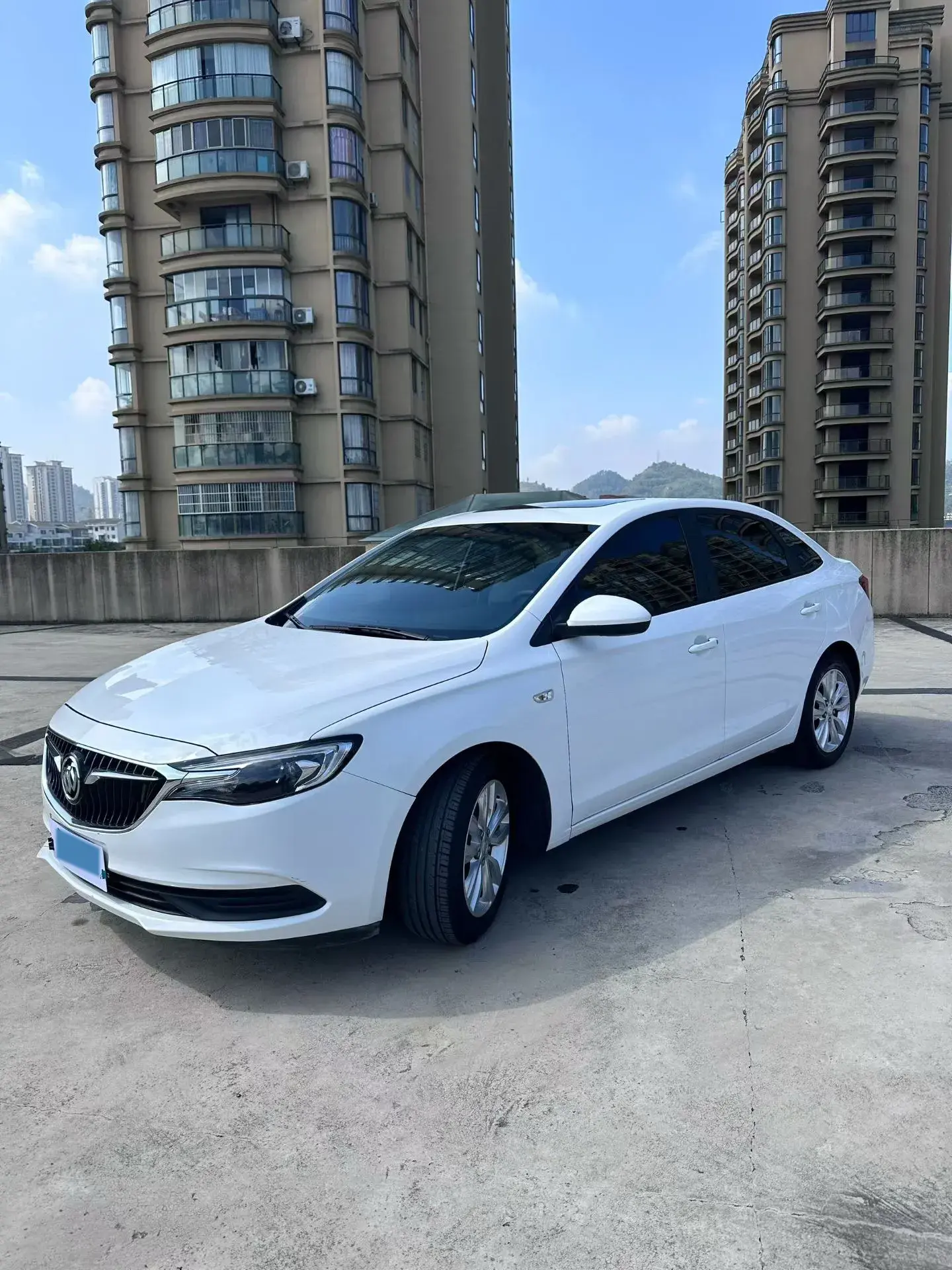 2021 BUICK EXCELLE view 1