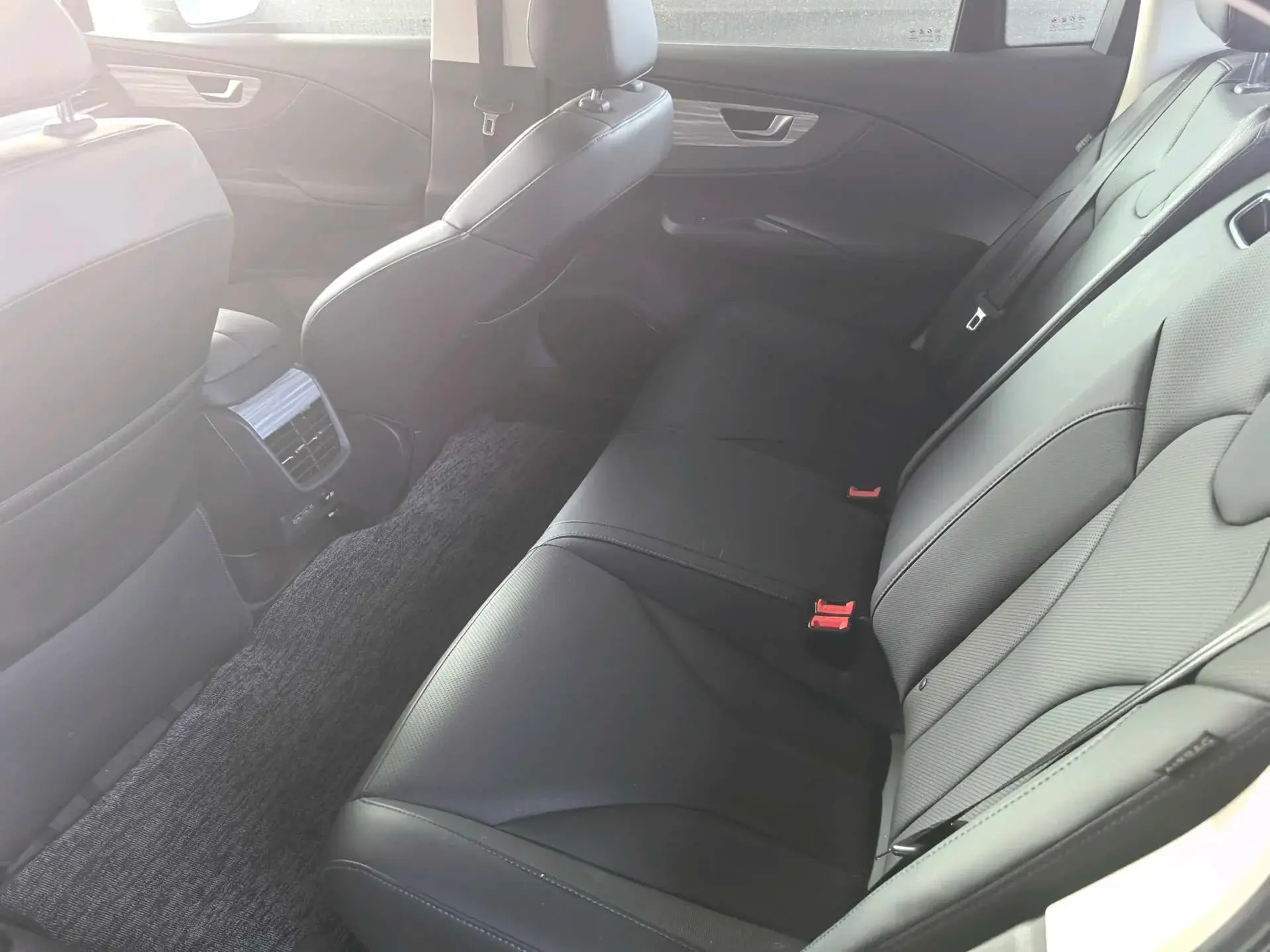 2023 HONGQI E-QM5 thumbnail 3