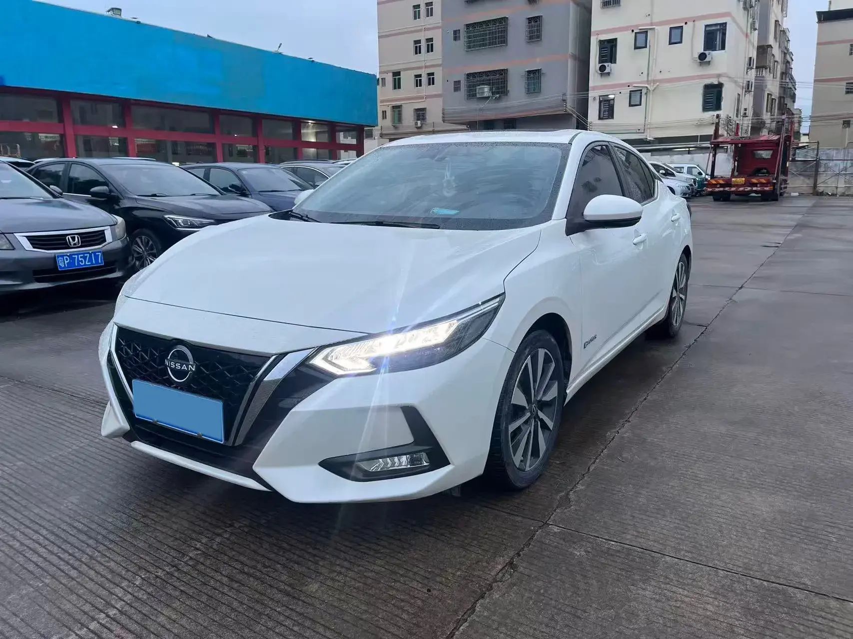 2022 NISSAN SYLPHY view 1