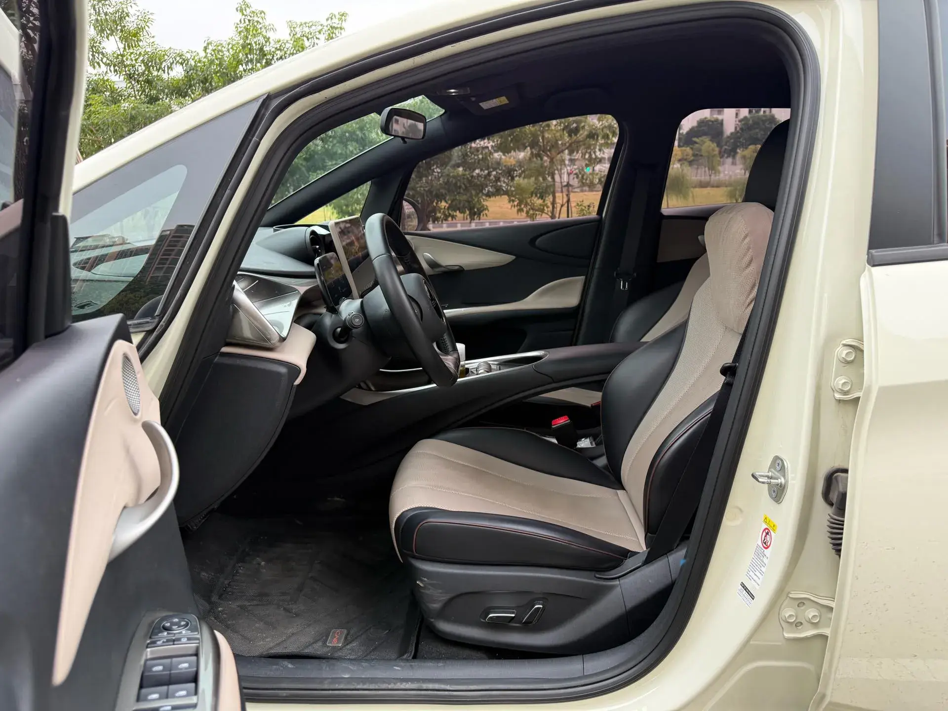 2023 BYD DOLPHIN thumbnail 2