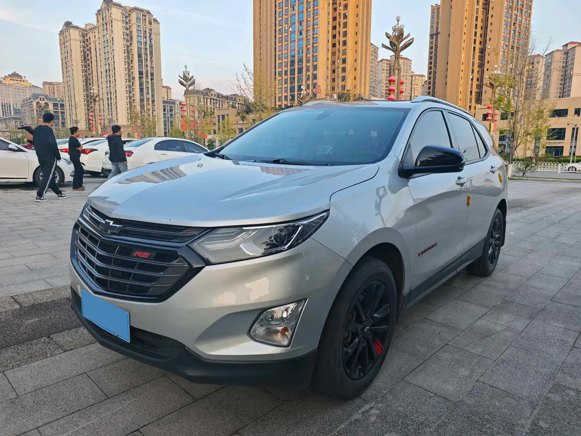 2019 CHEVROLET EQUINOX view 1