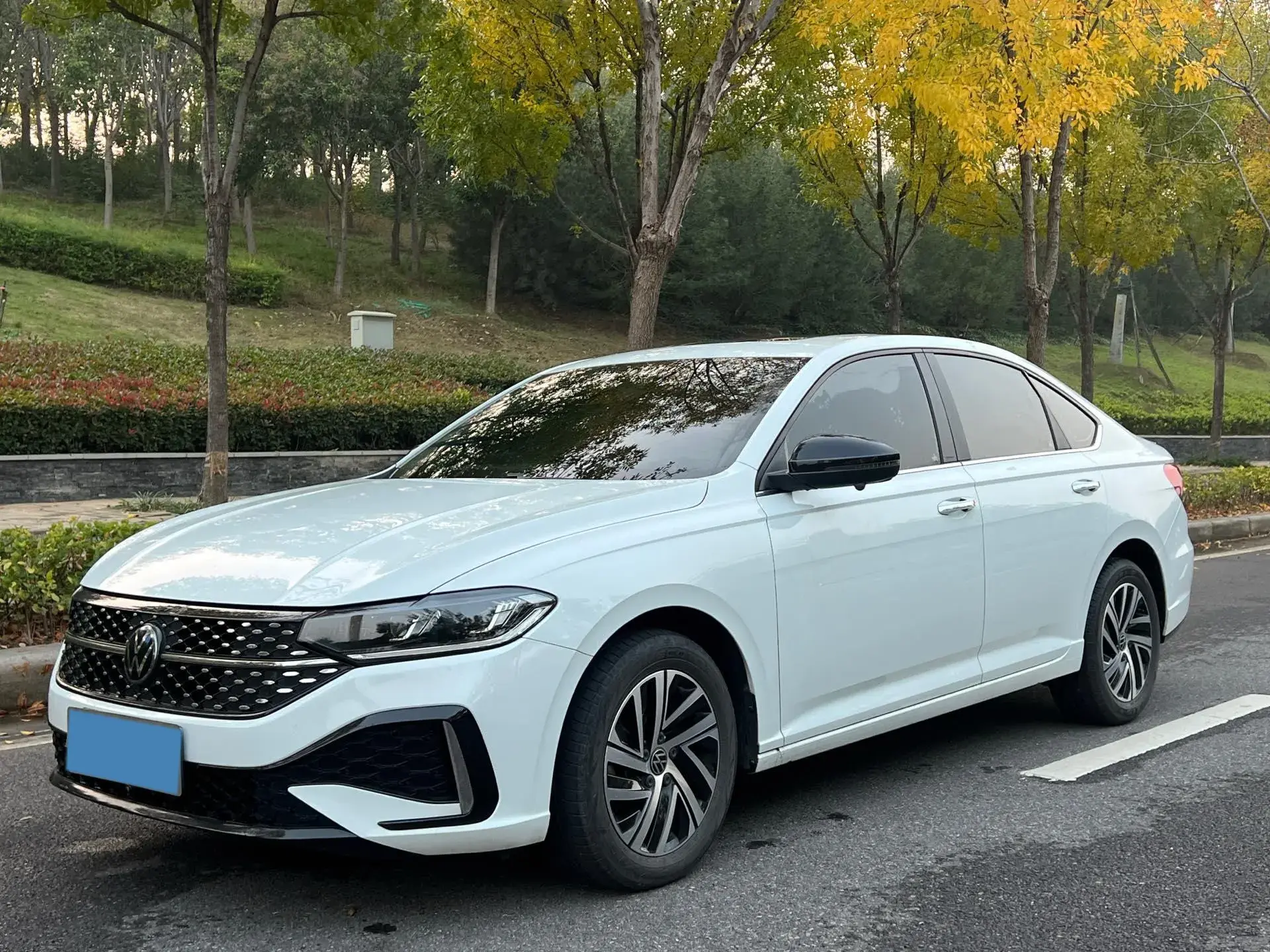 2023 VOLKSWAGEN LAVIDA view 1