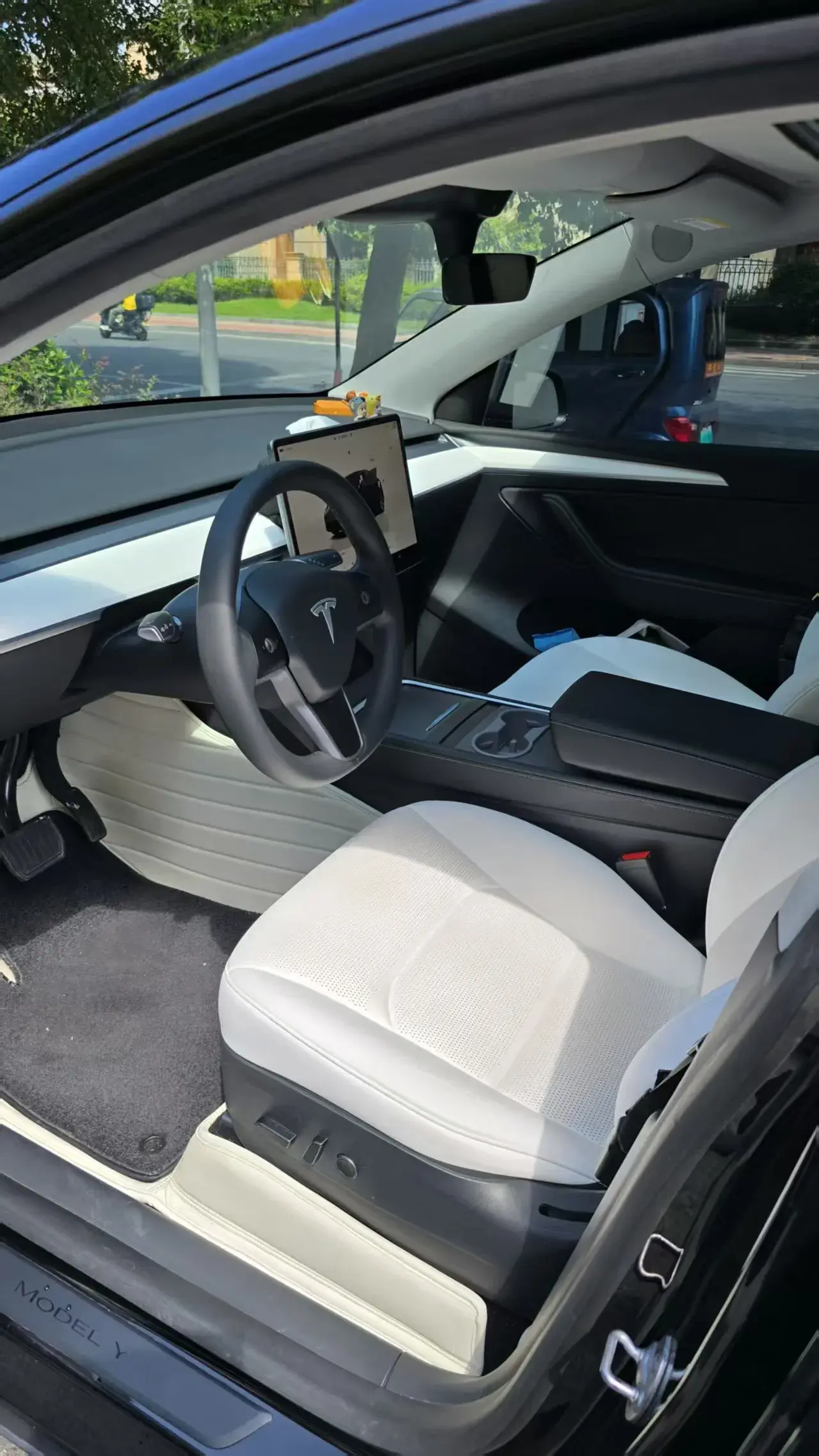 2022 TESLA MODEL thumbnail 3