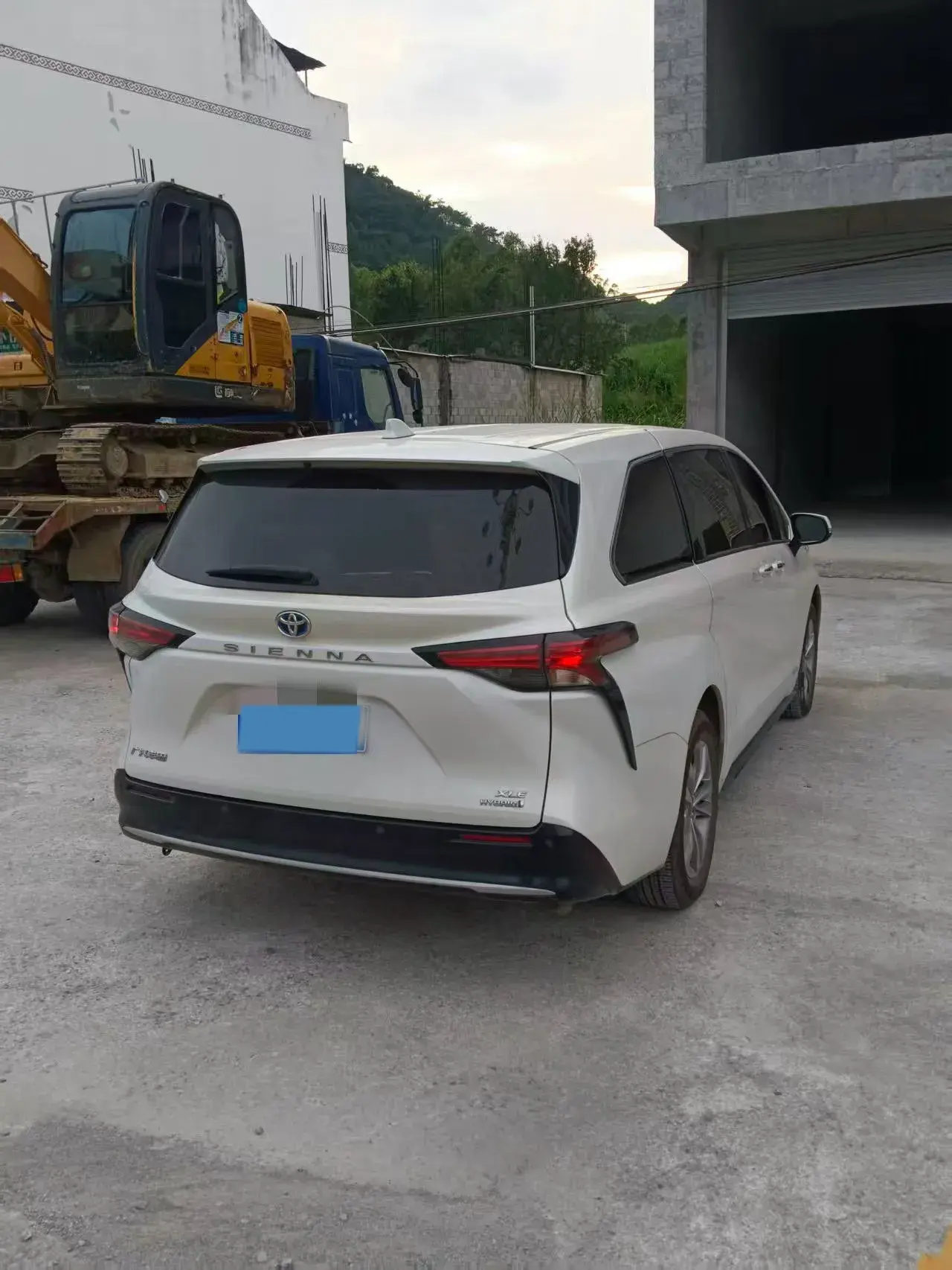 2023 TOYOTA SIENNA thumbnail 3