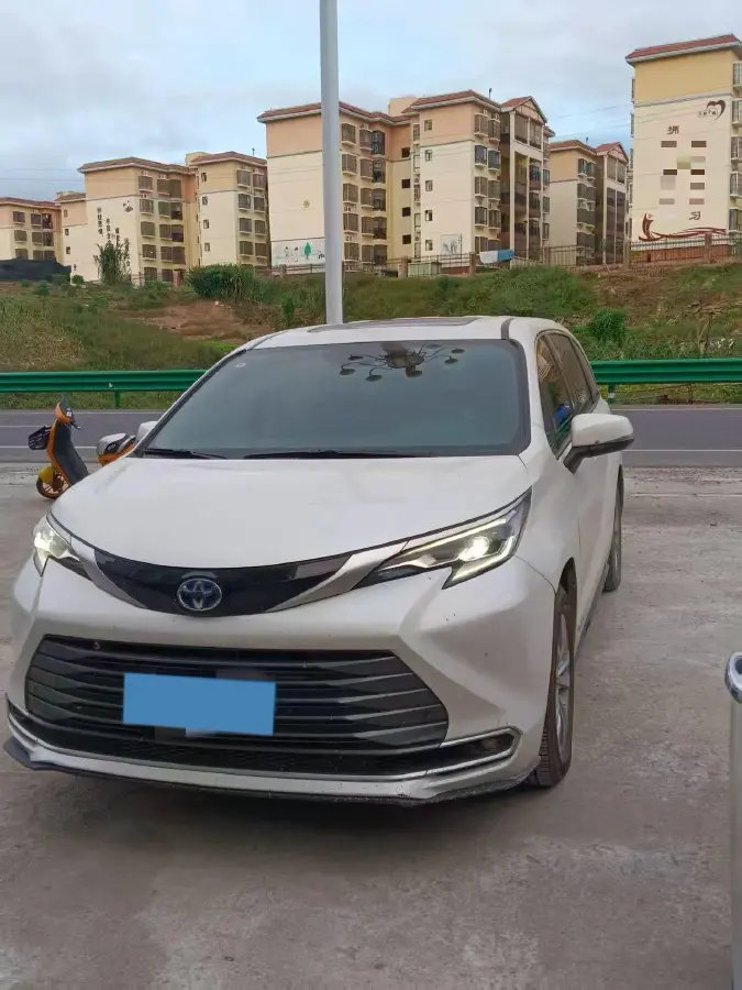 2023 Toyota Sienna 2.5L 189HP L4 E-CVT Hybrid