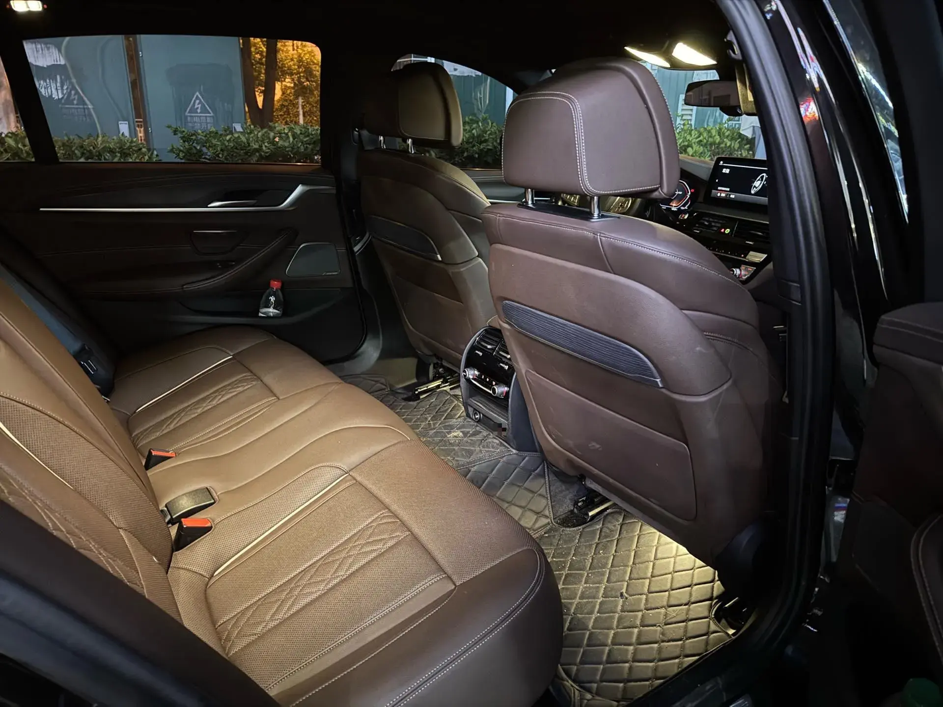 2022 BMW 5 thumbnail 2