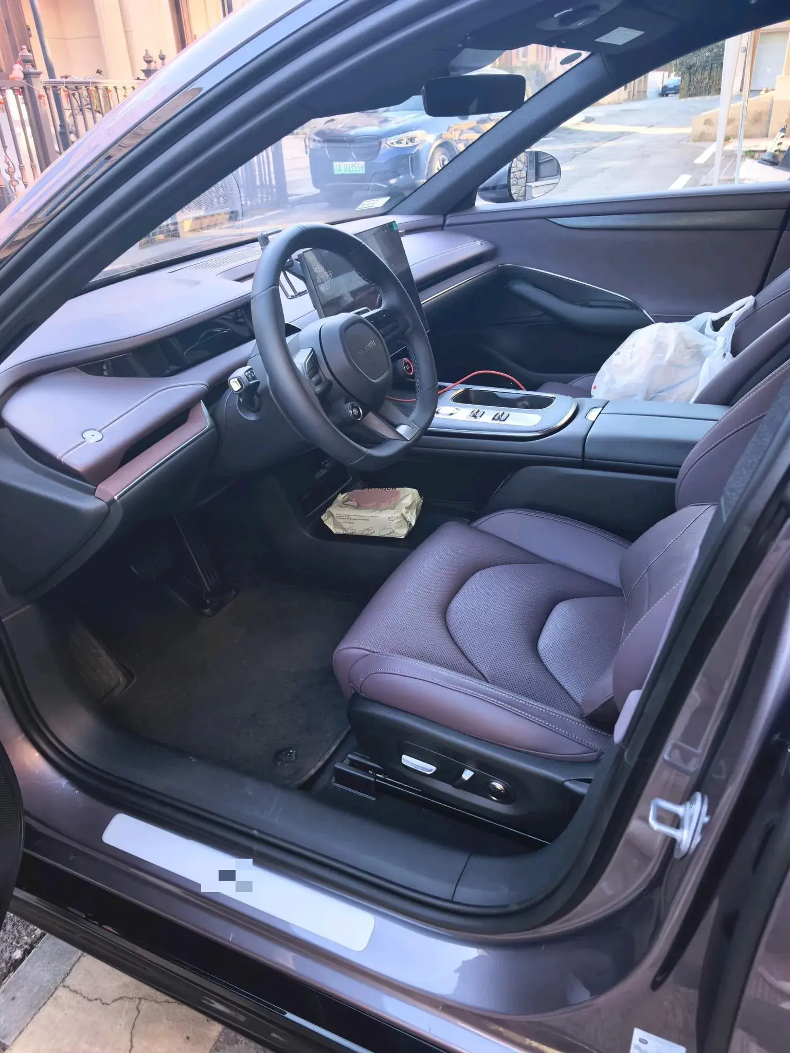 2024 MI SU7 thumbnail 3