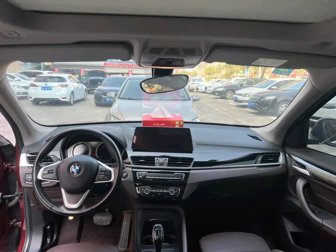 2020 BMW X1 thumbnail 4