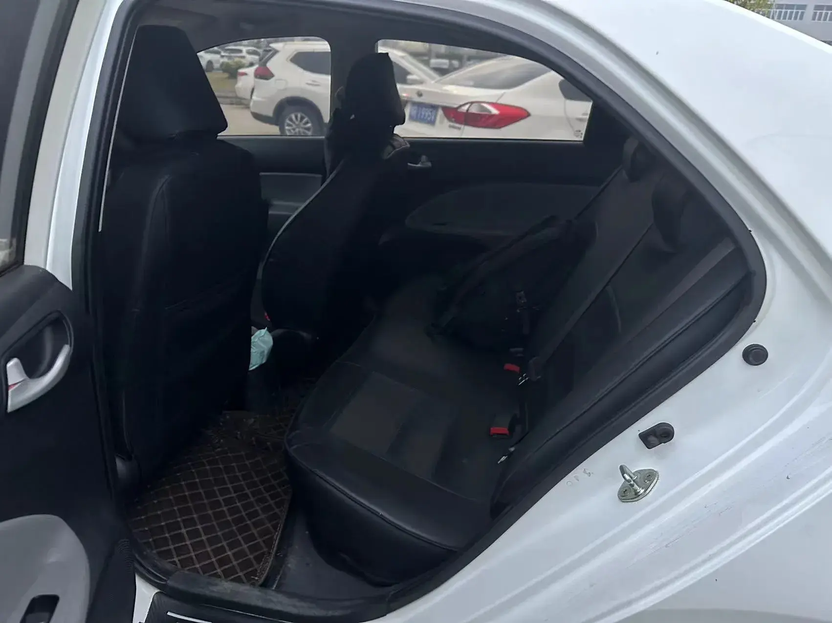 2017 KIA PEGAS thumbnail 3