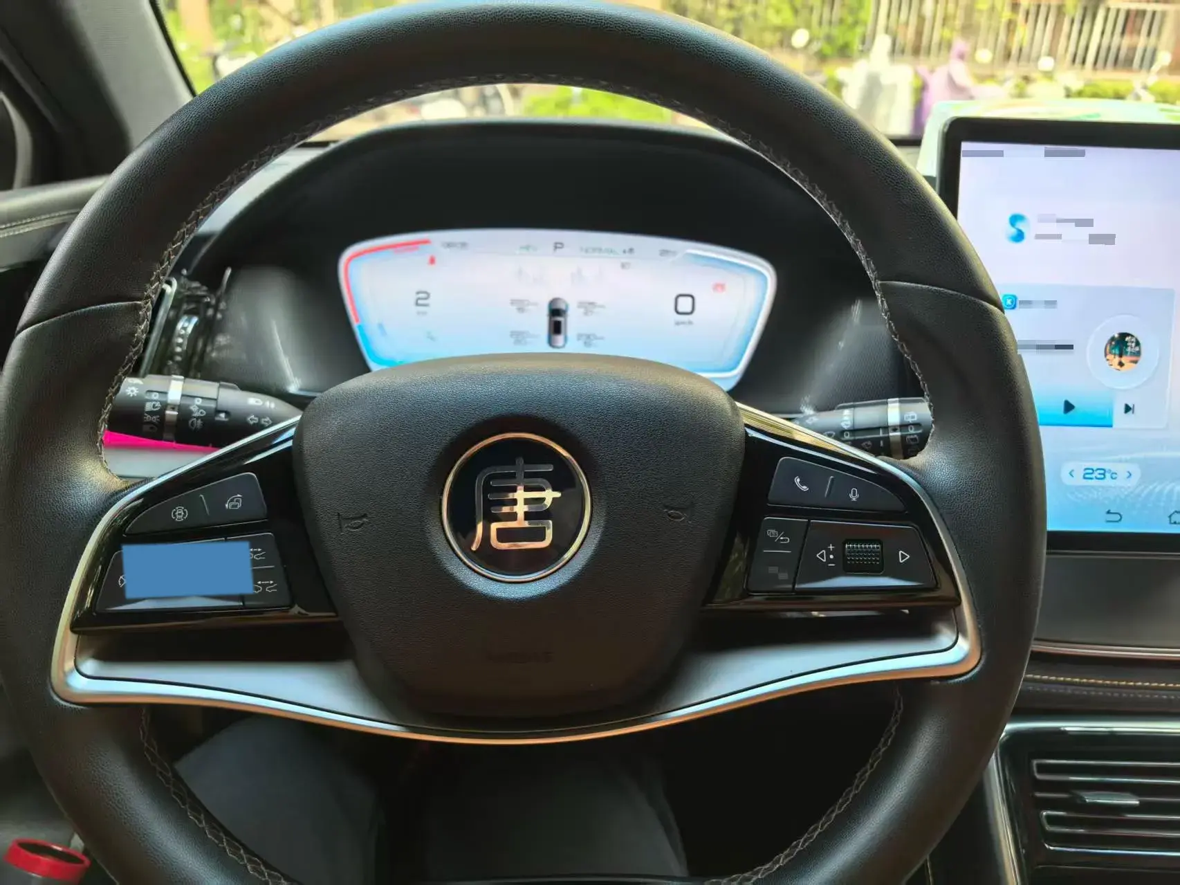 2023 BYD TANG thumbnail 3