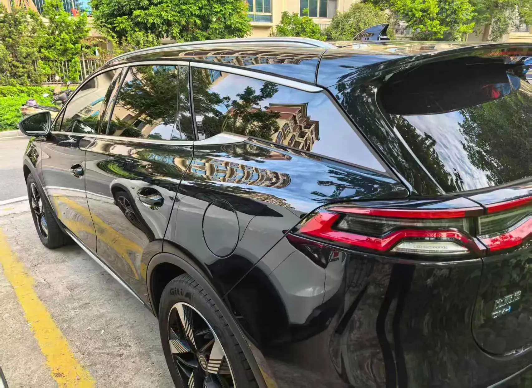 2023 BYD TANG thumbnail 4