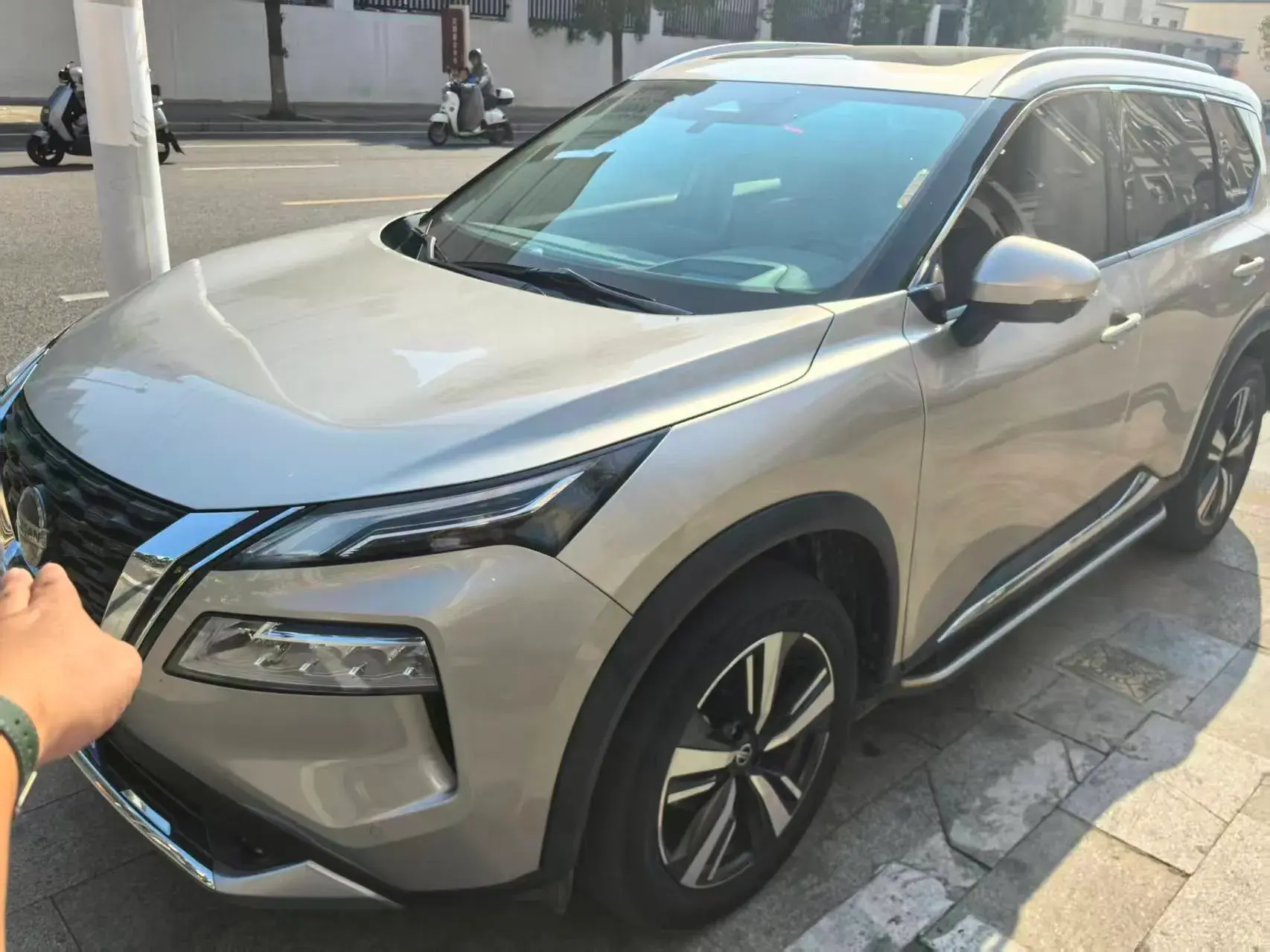 2021 NISSAN X-TRAIL view 1