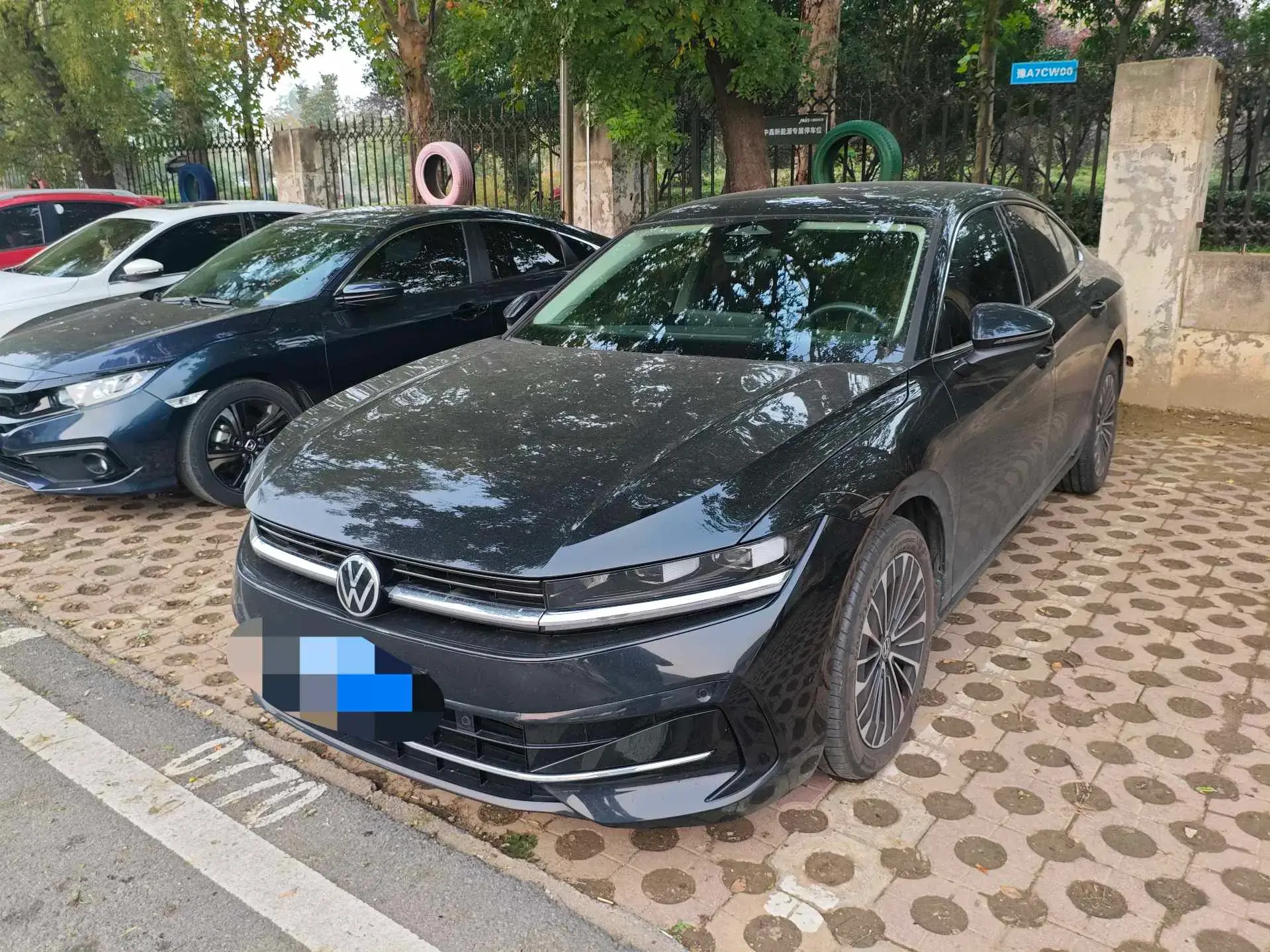 2024 VOLKSWAGEN MAGOTAN view 1