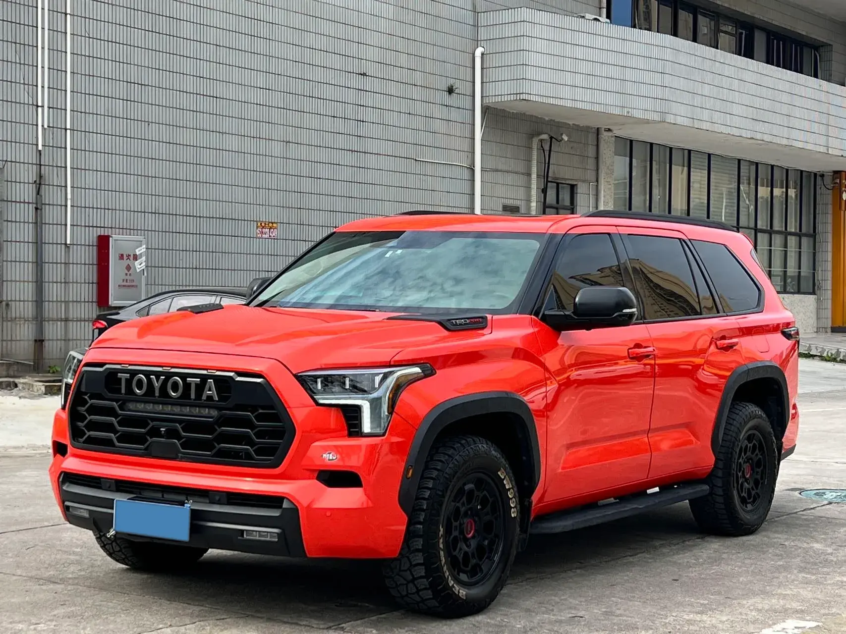 2023 HONGQI H5 view 1