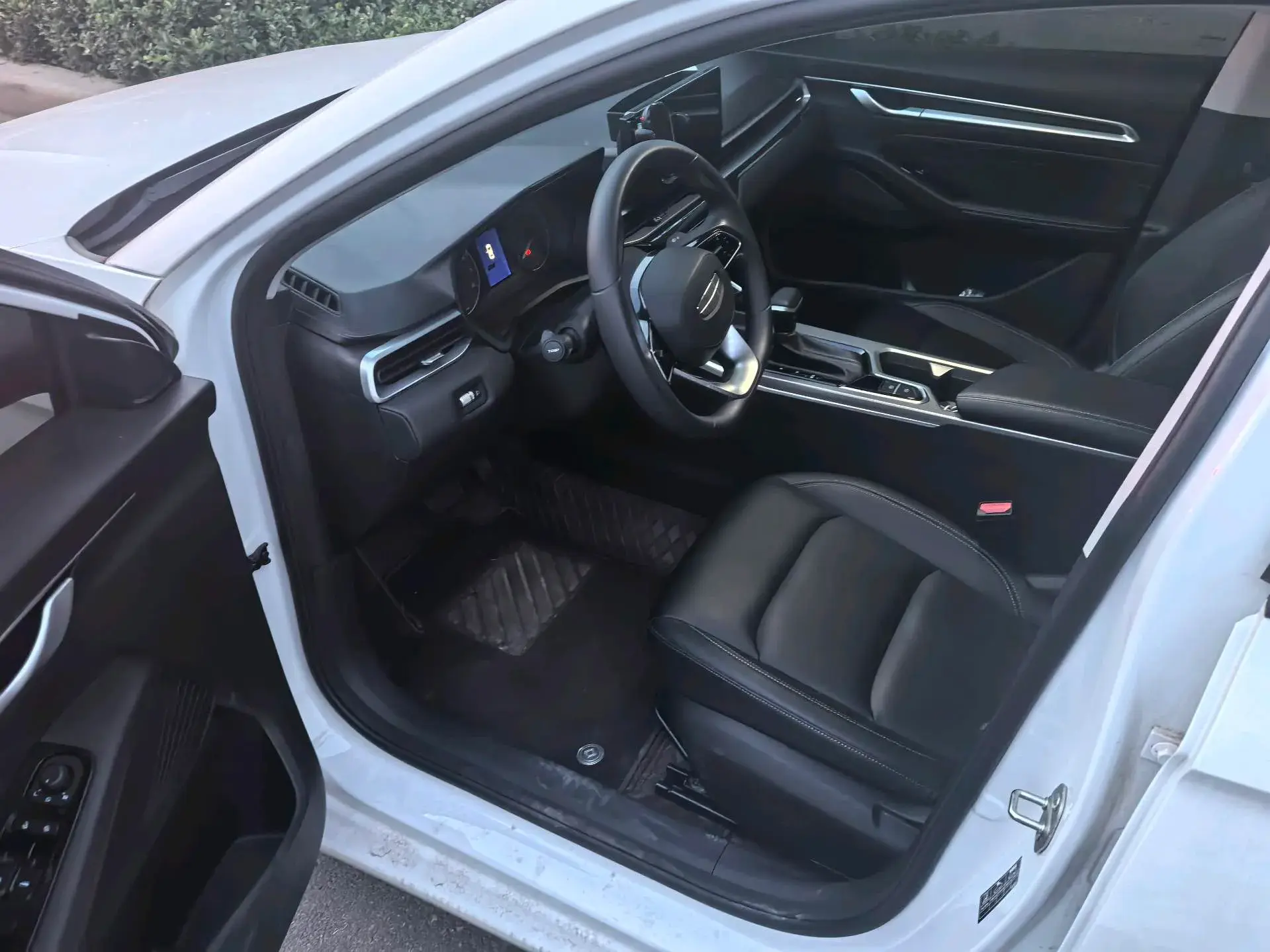 2025 GEELY EMGRAND thumbnail 2