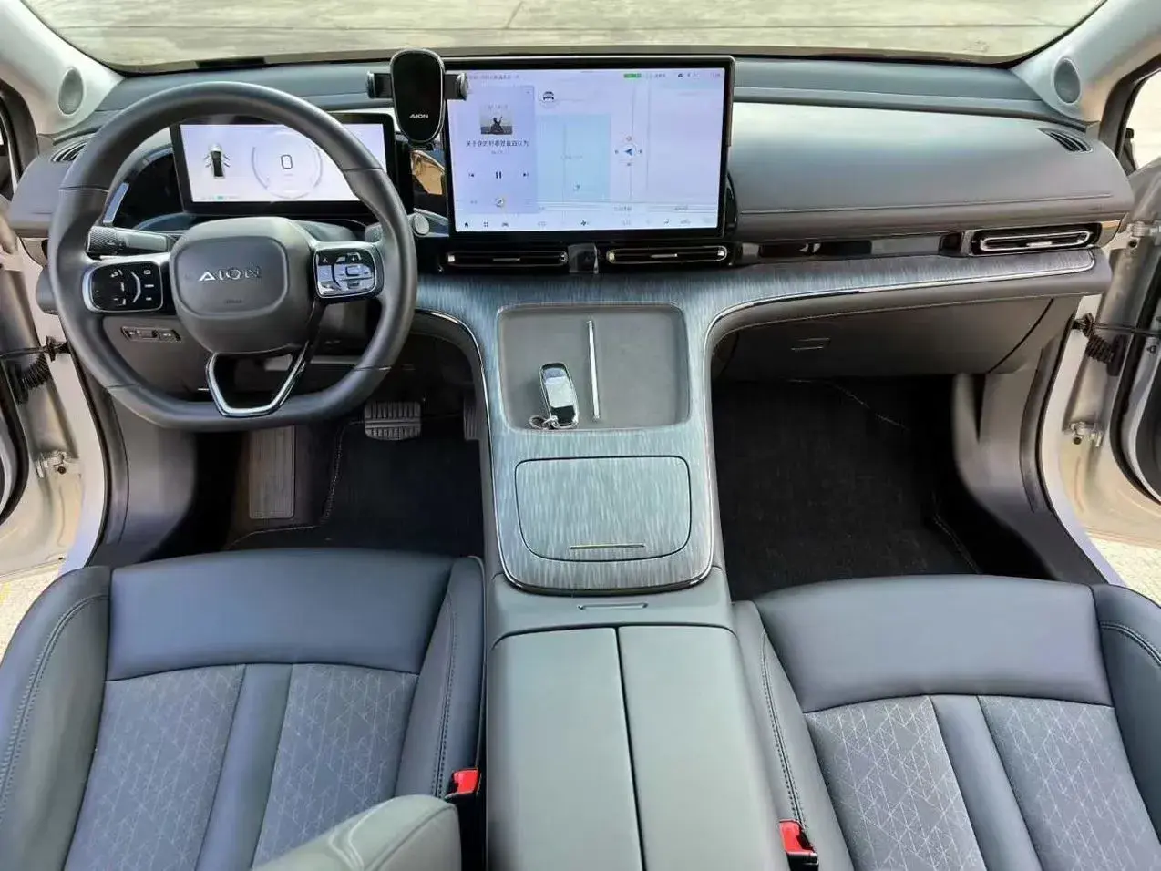 2024 AION AION thumbnail 4