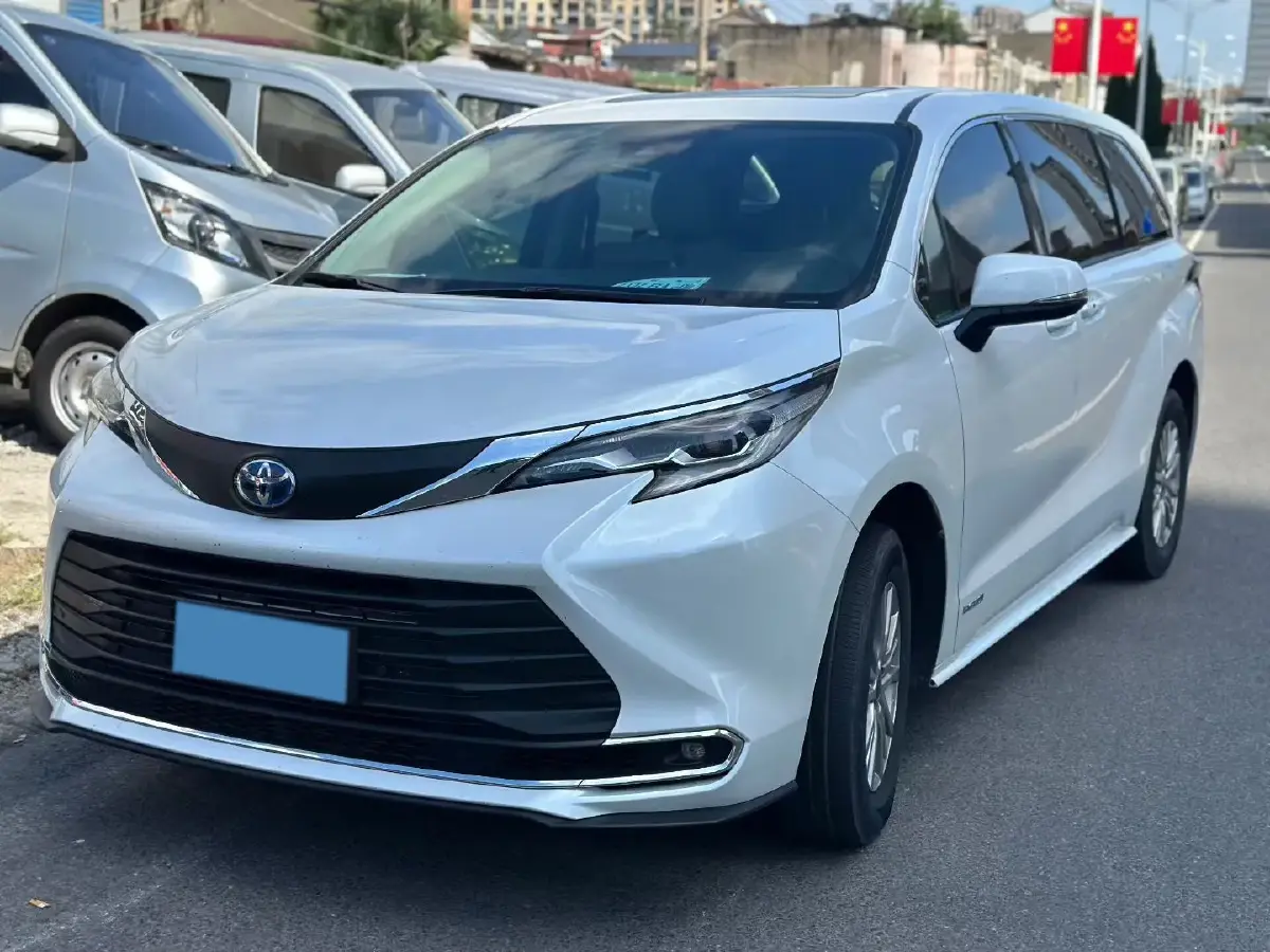 2021 Toyota Sienna 2.5L 192HP L4 E-CVT Hybrid