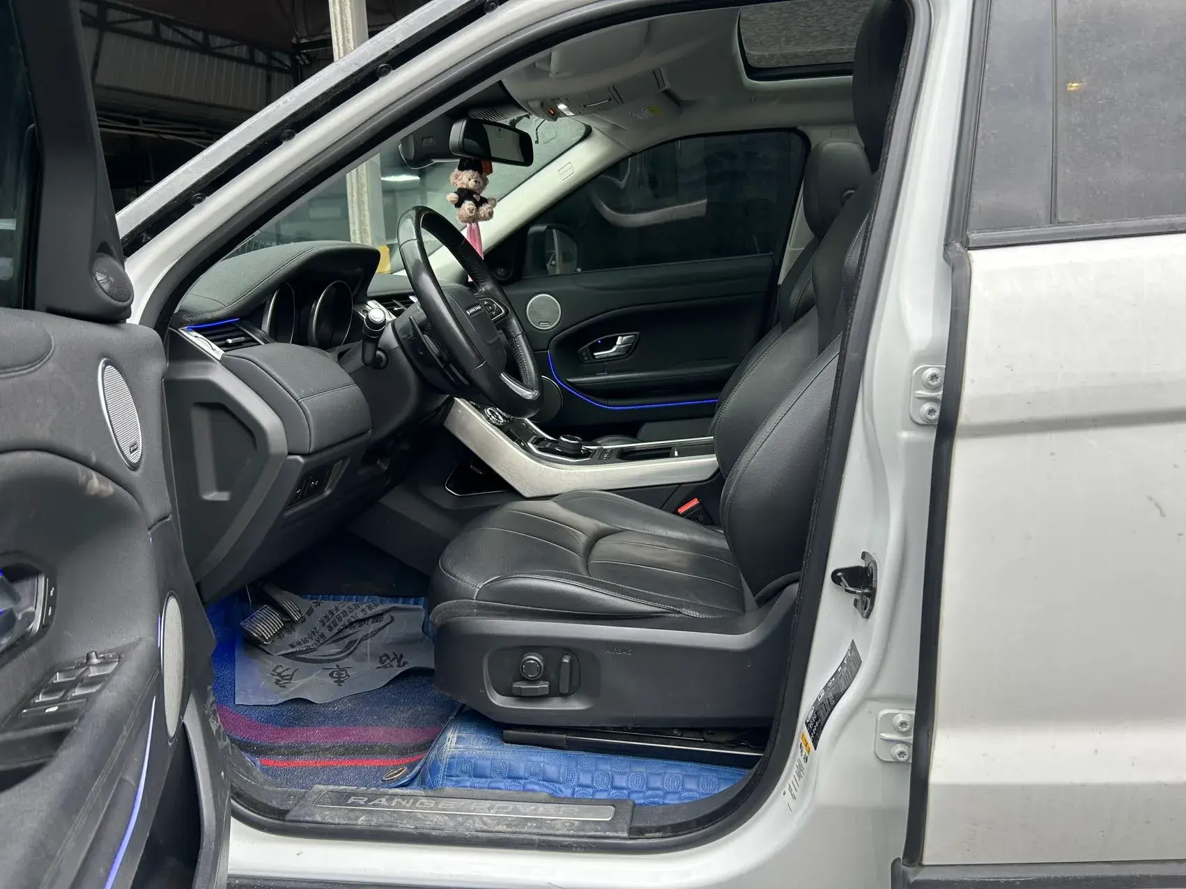 2018 LAND ROVER thumbnail 3