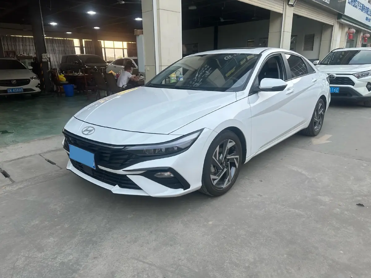 2023 Hyundai Elantra 1.5L 115HP L4 CVT