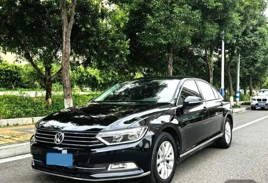 2019 VOLKSWAGEN MAGOTAN view 1