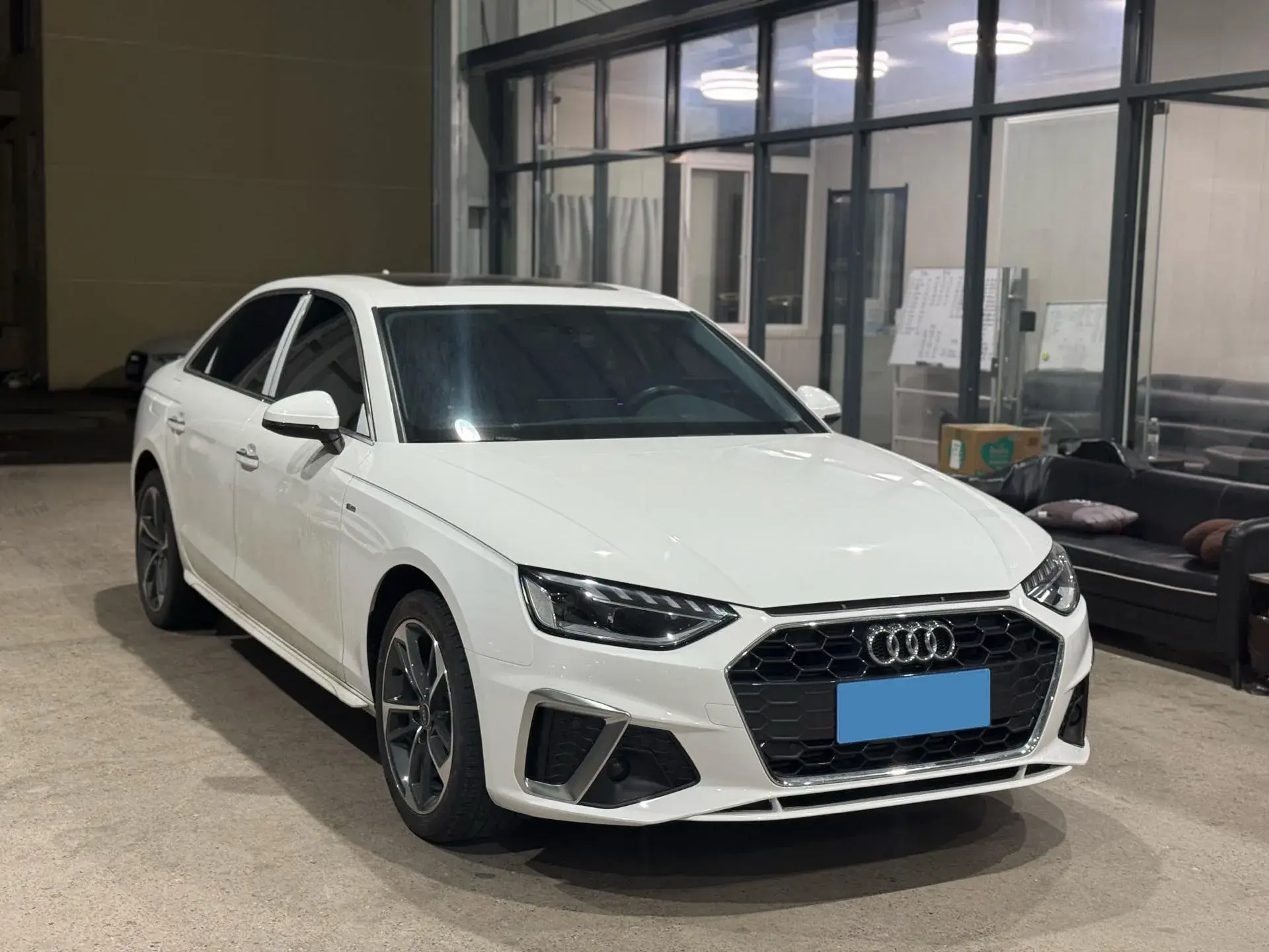 2022 AUDI A4L thumbnail 3