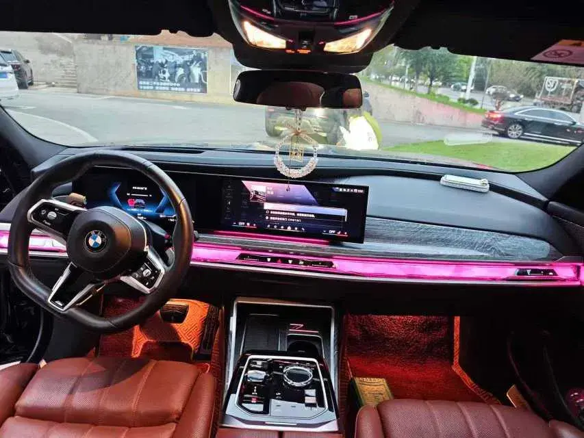 2023 BMW 7 thumbnail 3