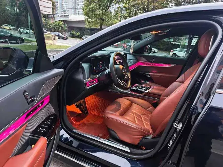 2023 BMW 7 thumbnail 2