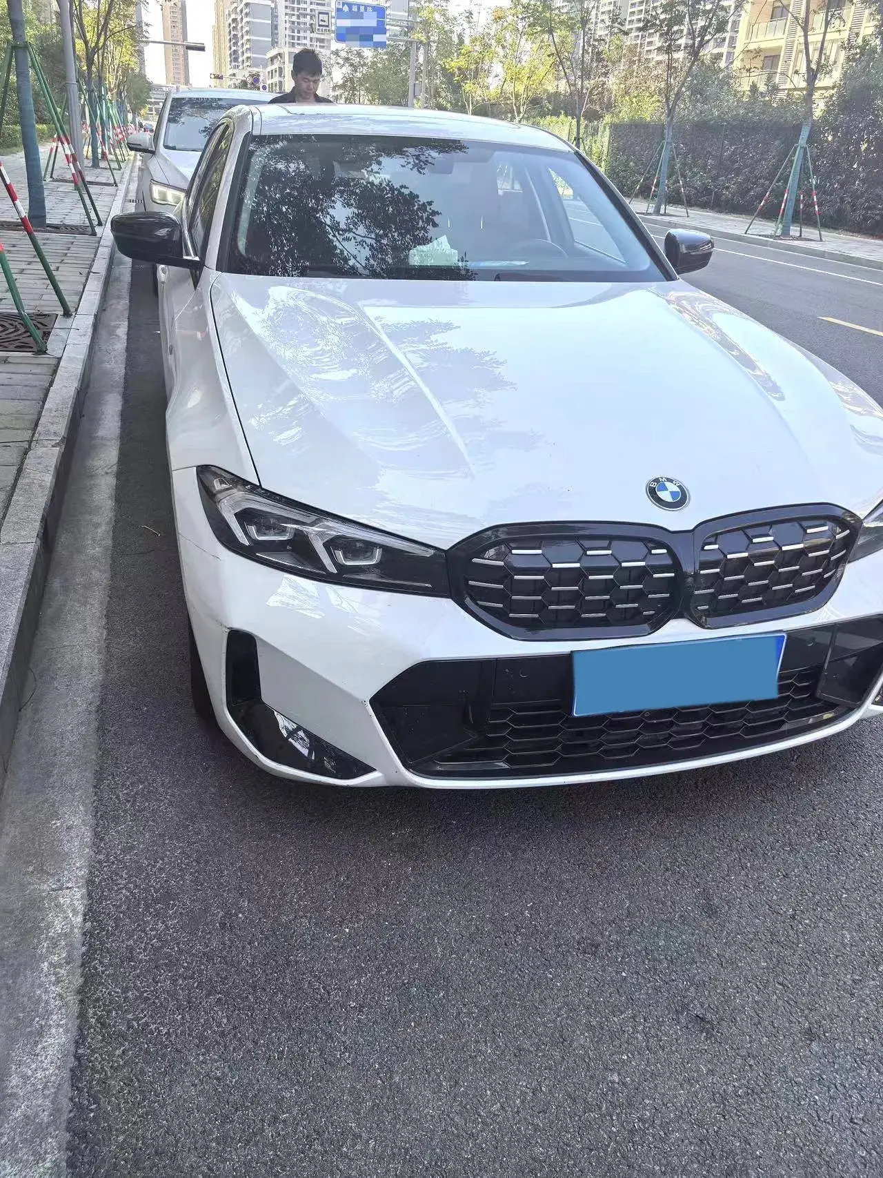 2024 BMW 3 thumbnail 2