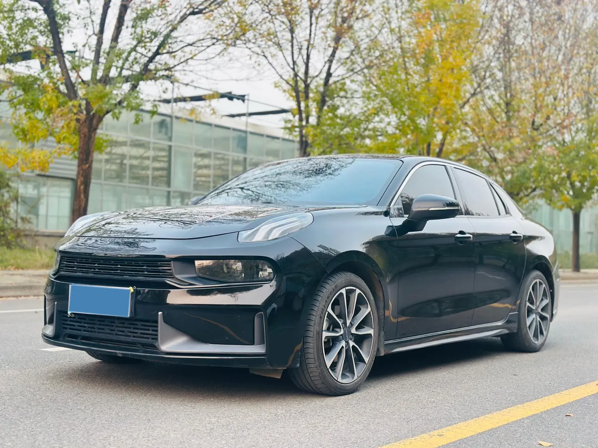 2019 LYNK&CO 03 view 1