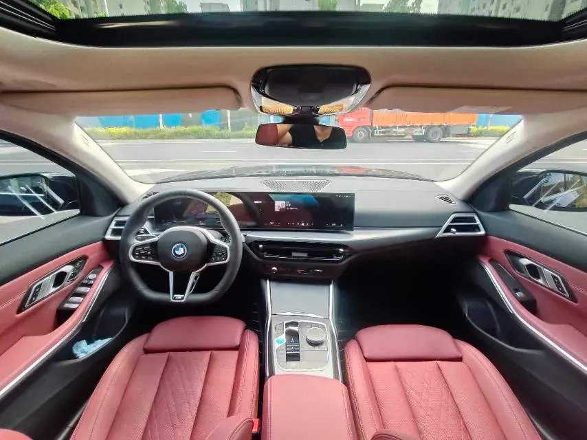 2025 BMW I3 thumbnail 4