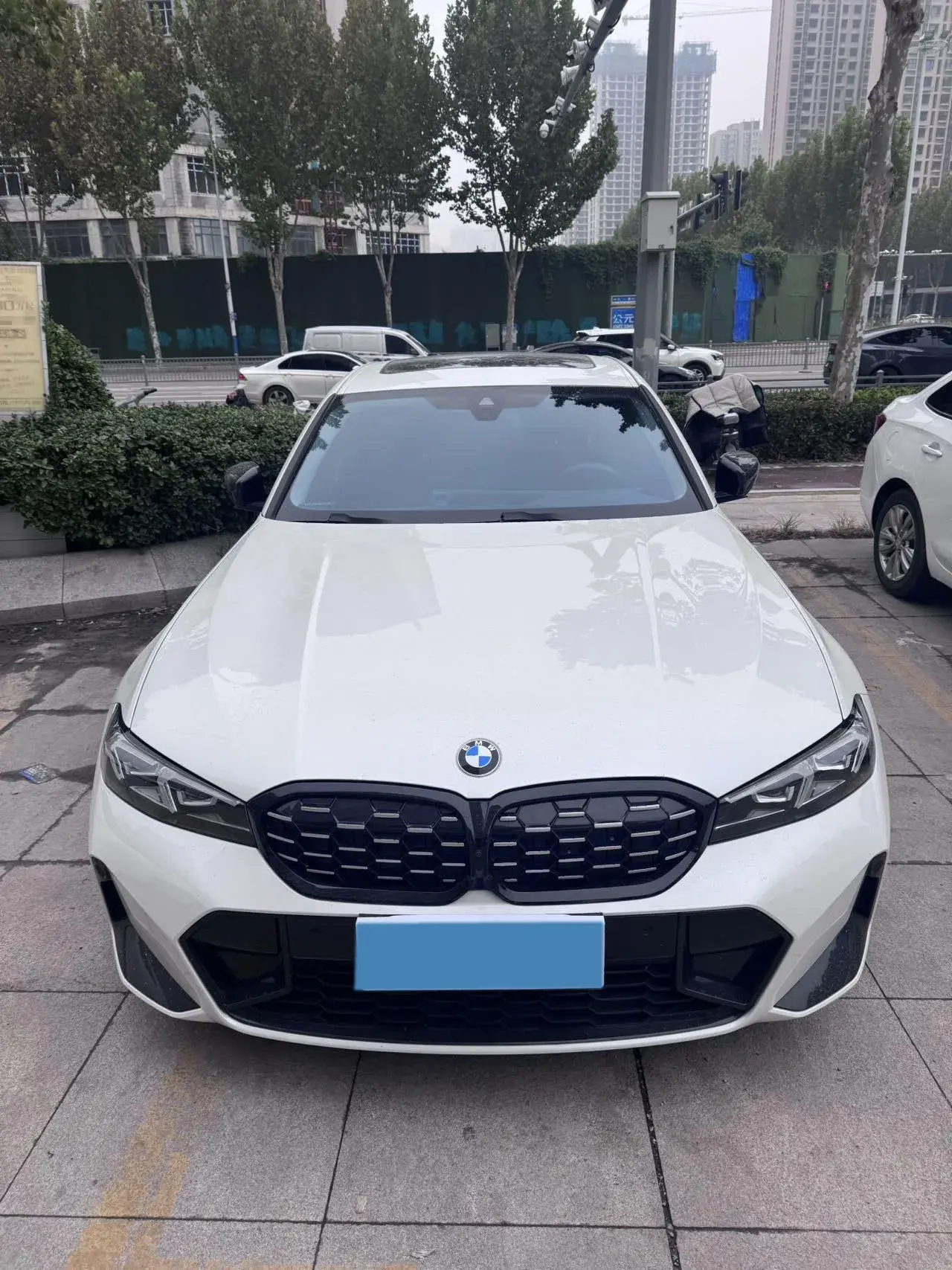 2024 BMW 3 thumbnail 2